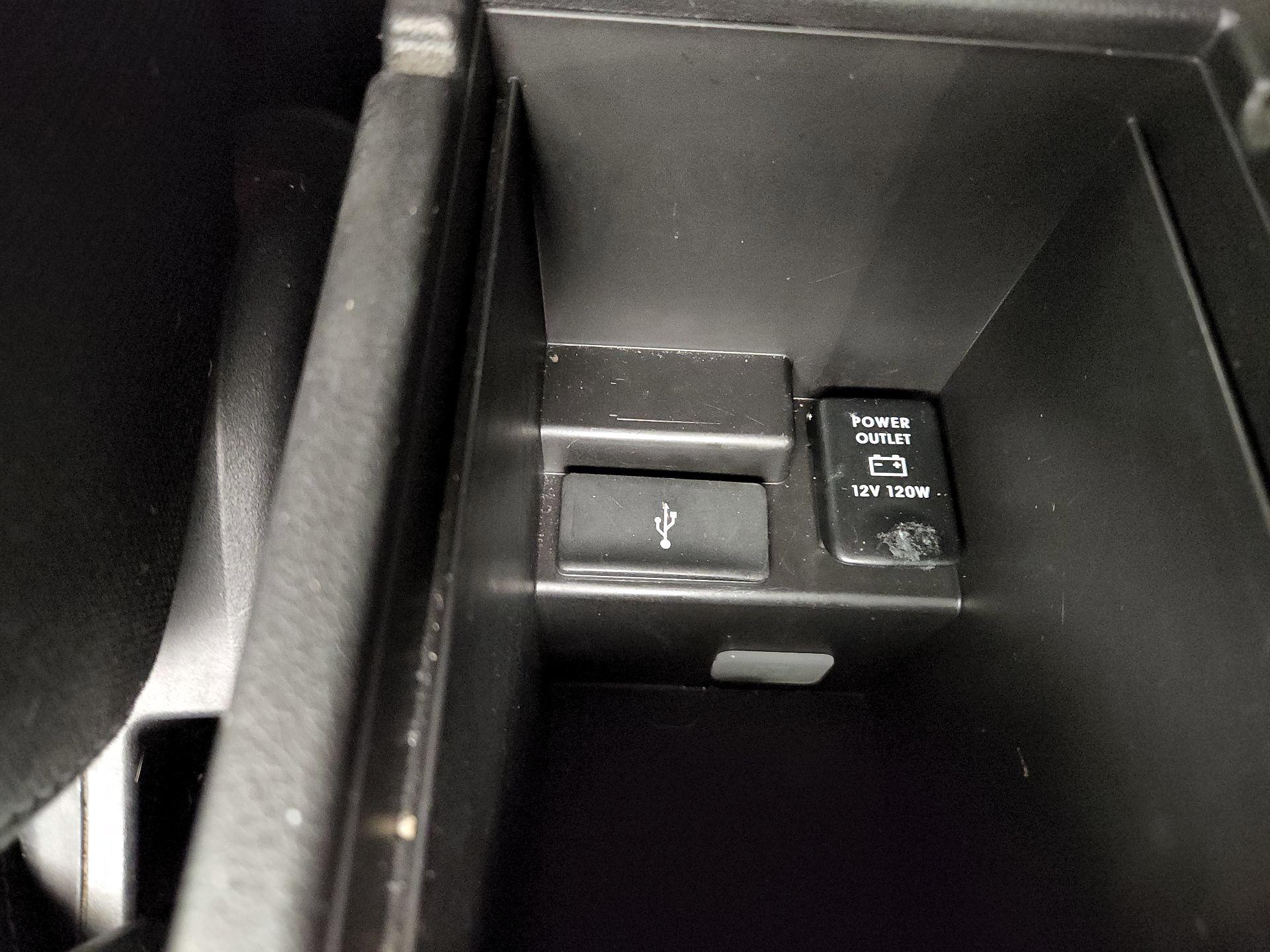 Thumbnail: 2017 Mitsubishi Outlander - 18