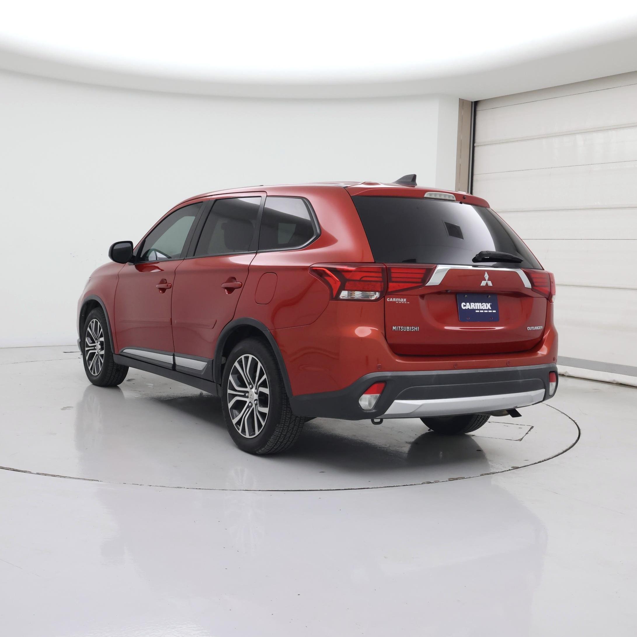 Thumbnail: 2017 Mitsubishi Outlander - 2