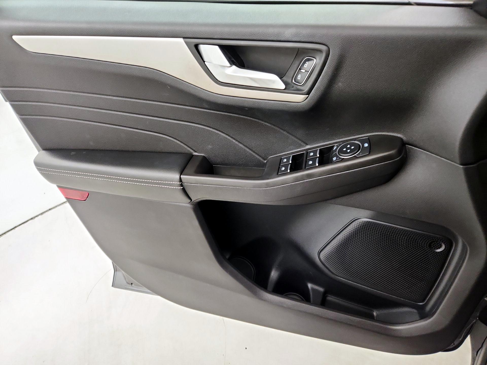 Thumbnail: 2021 Ford Escape - 12