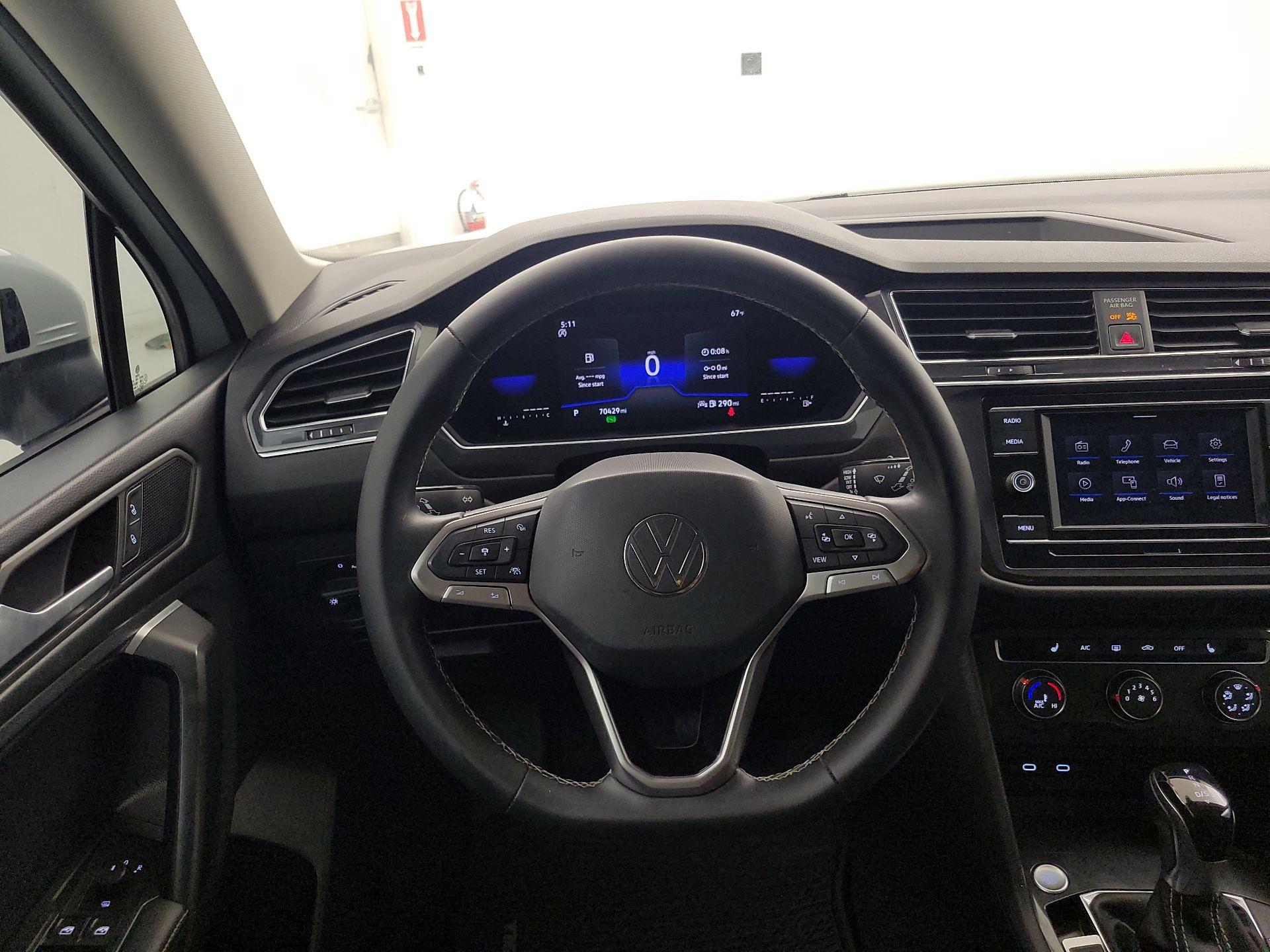 Thumbnail: 2022 Volkswagen Tiguan - 10