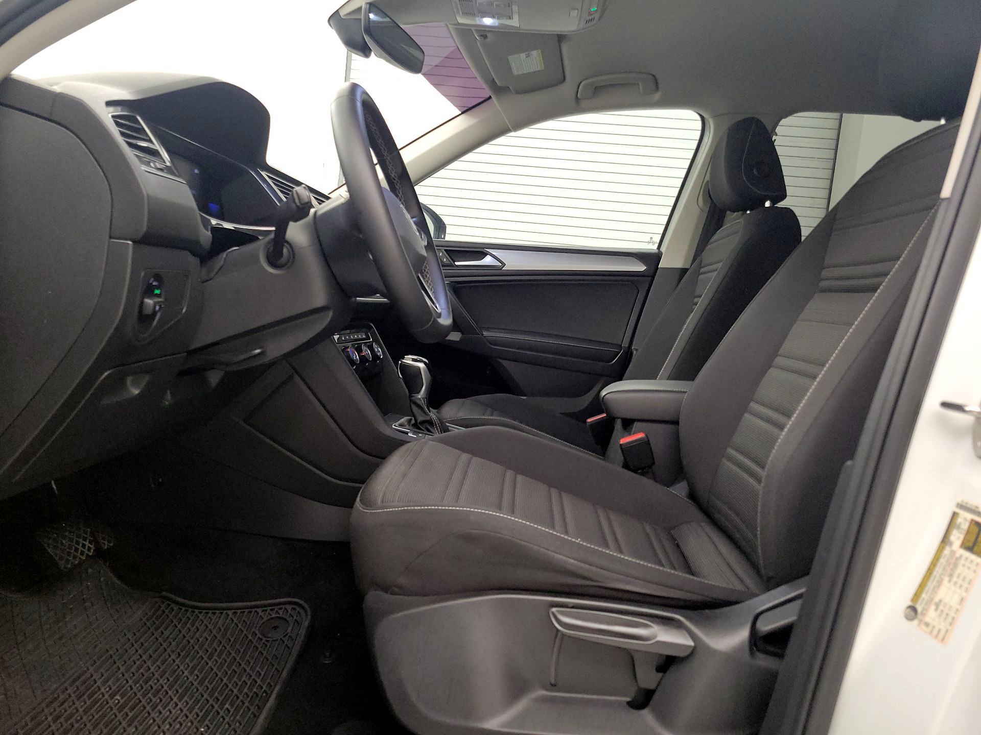 Thumbnail: 2022 Volkswagen Tiguan - 11