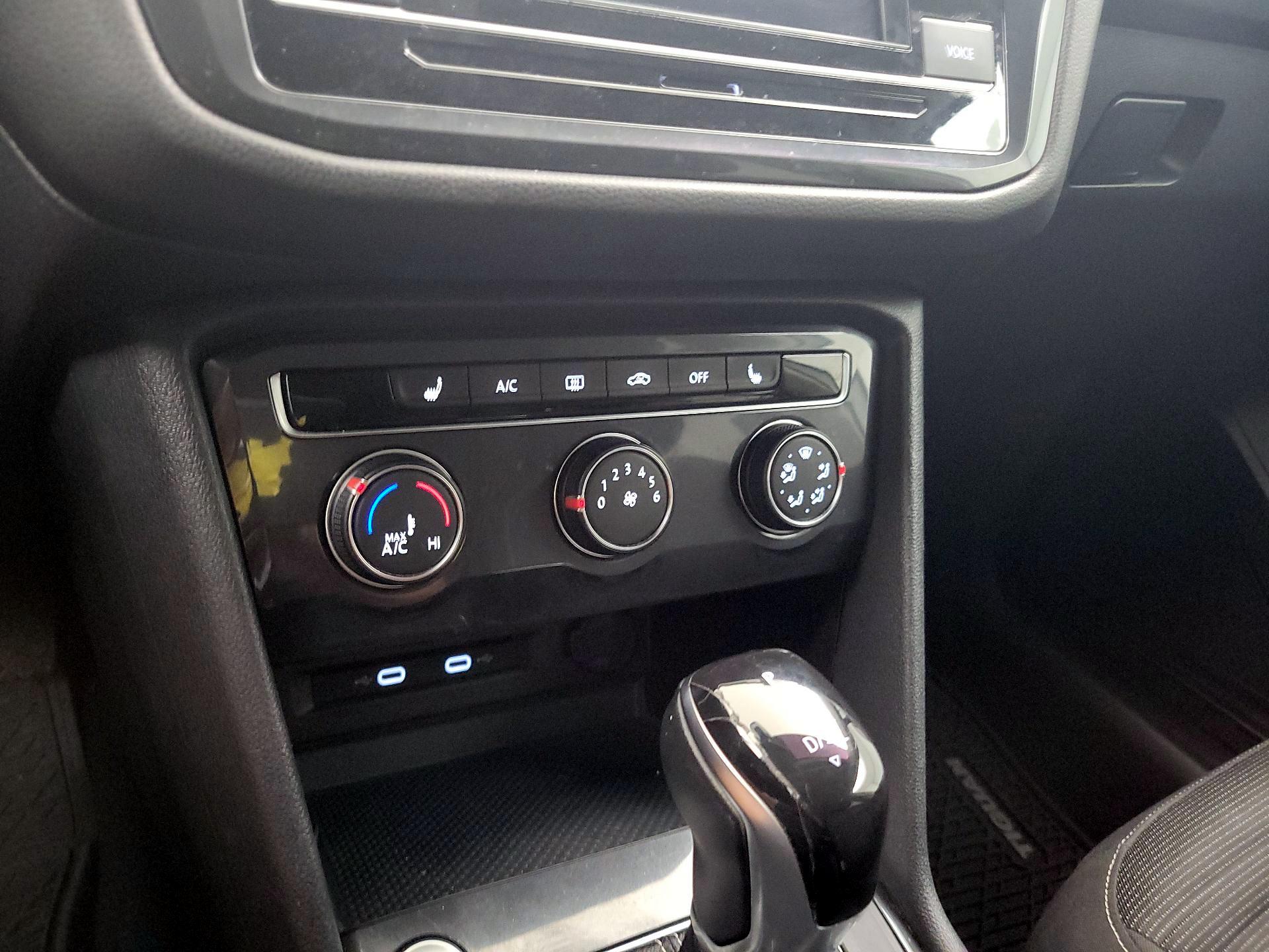 Thumbnail: 2022 Volkswagen Tiguan - 16