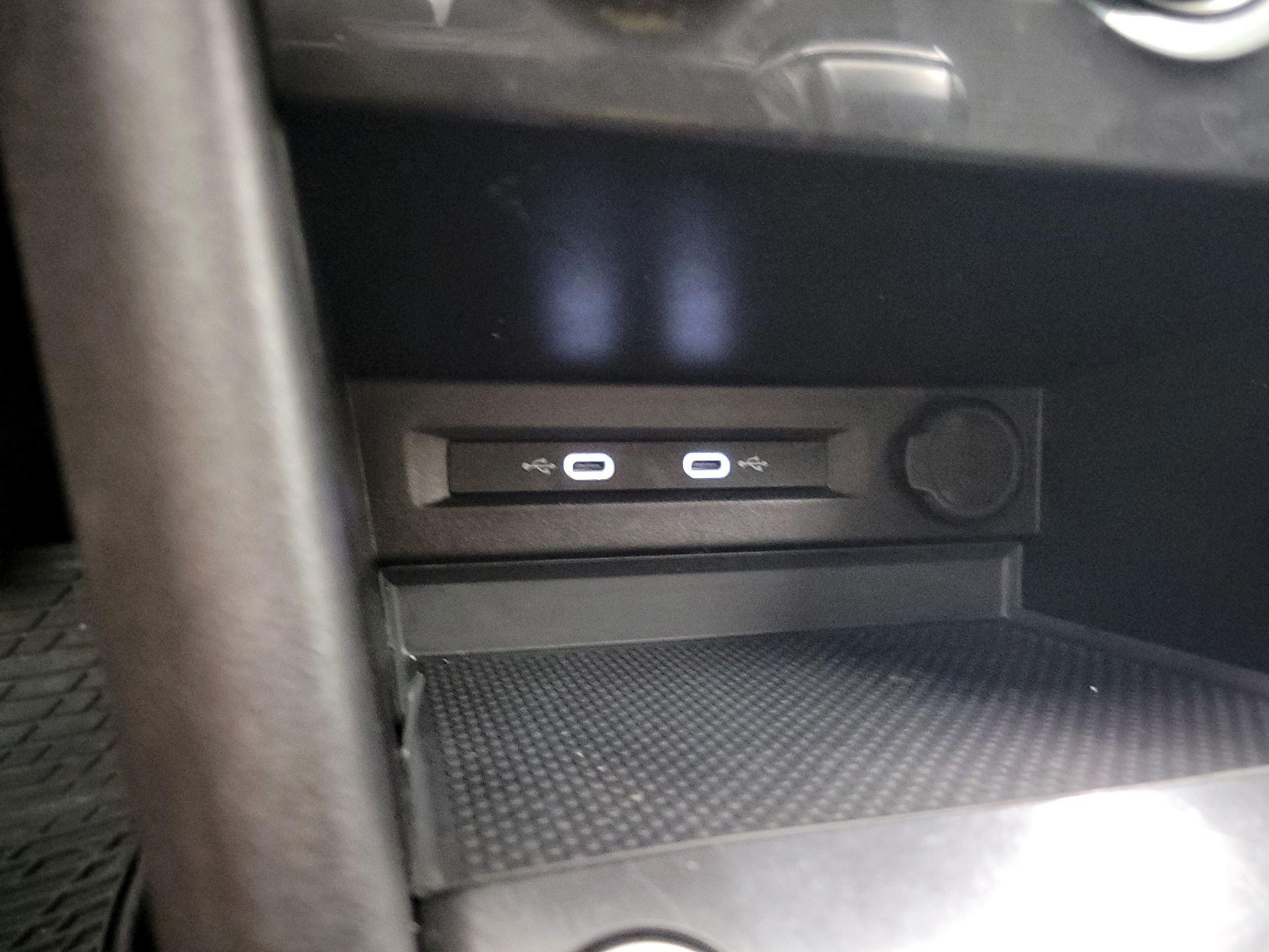 Thumbnail: 2022 Volkswagen Tiguan - 18