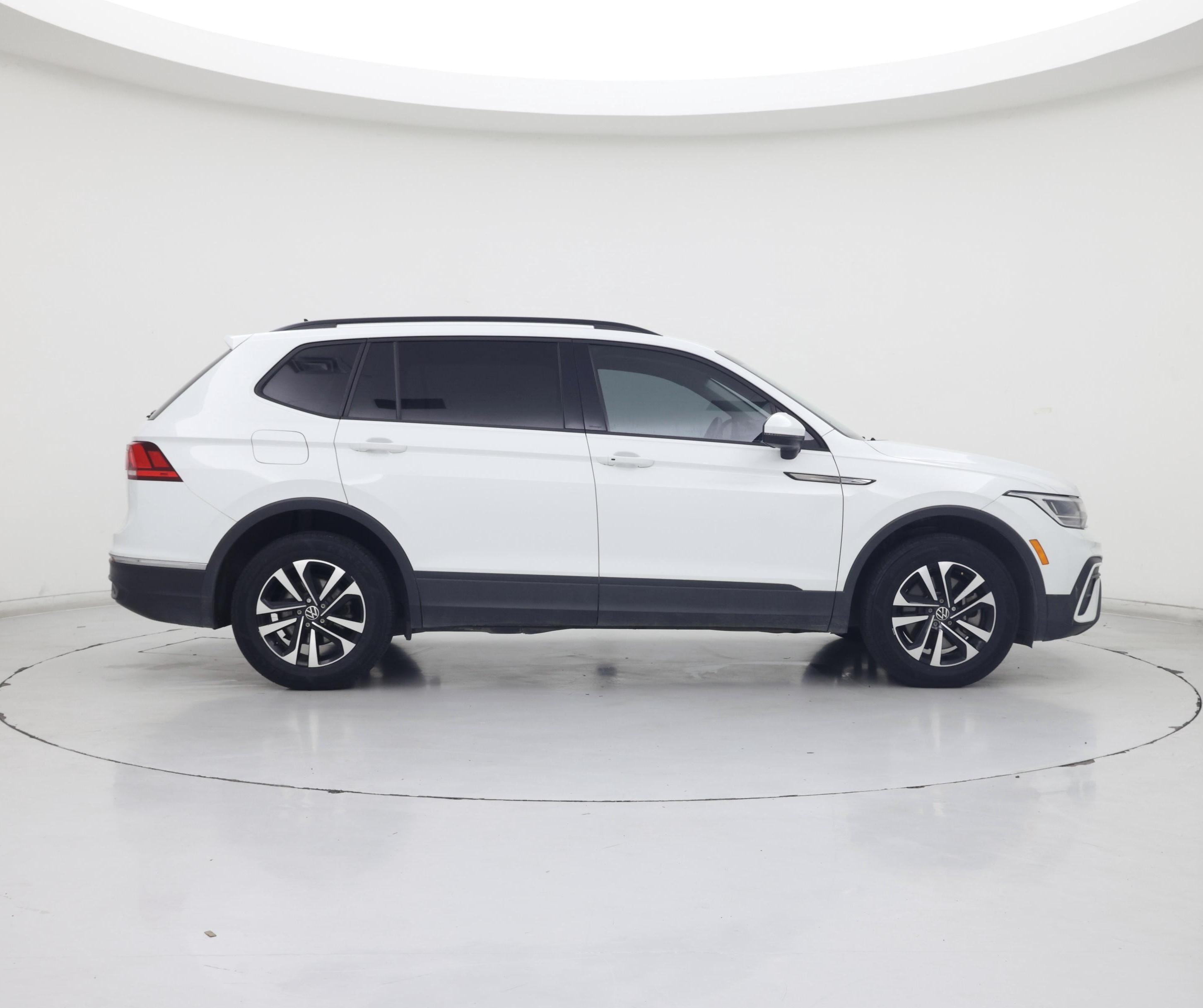 Thumbnail: 2022 Volkswagen Tiguan - 7