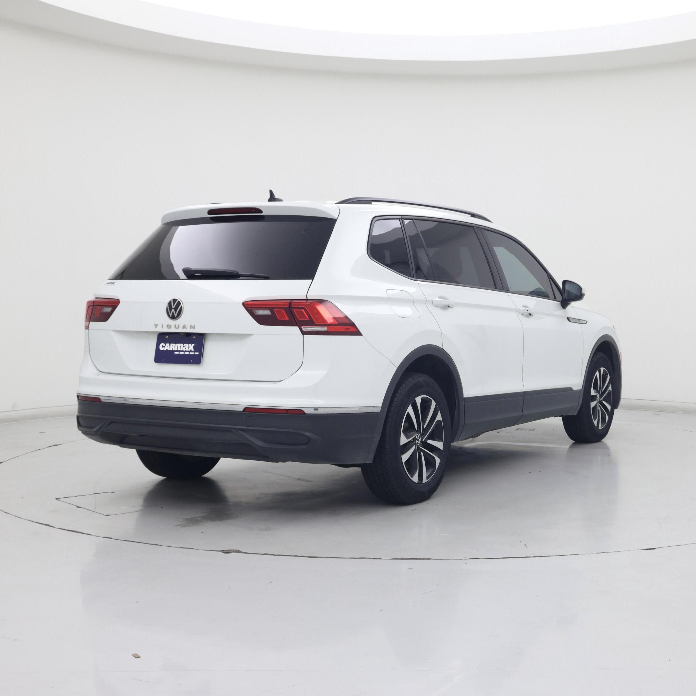 Thumbnail: 2022 Volkswagen Tiguan - 8