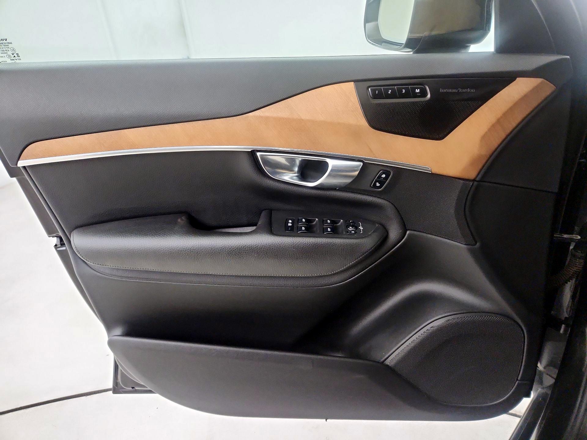 Thumbnail: 2022 Volvo XC90 - 10