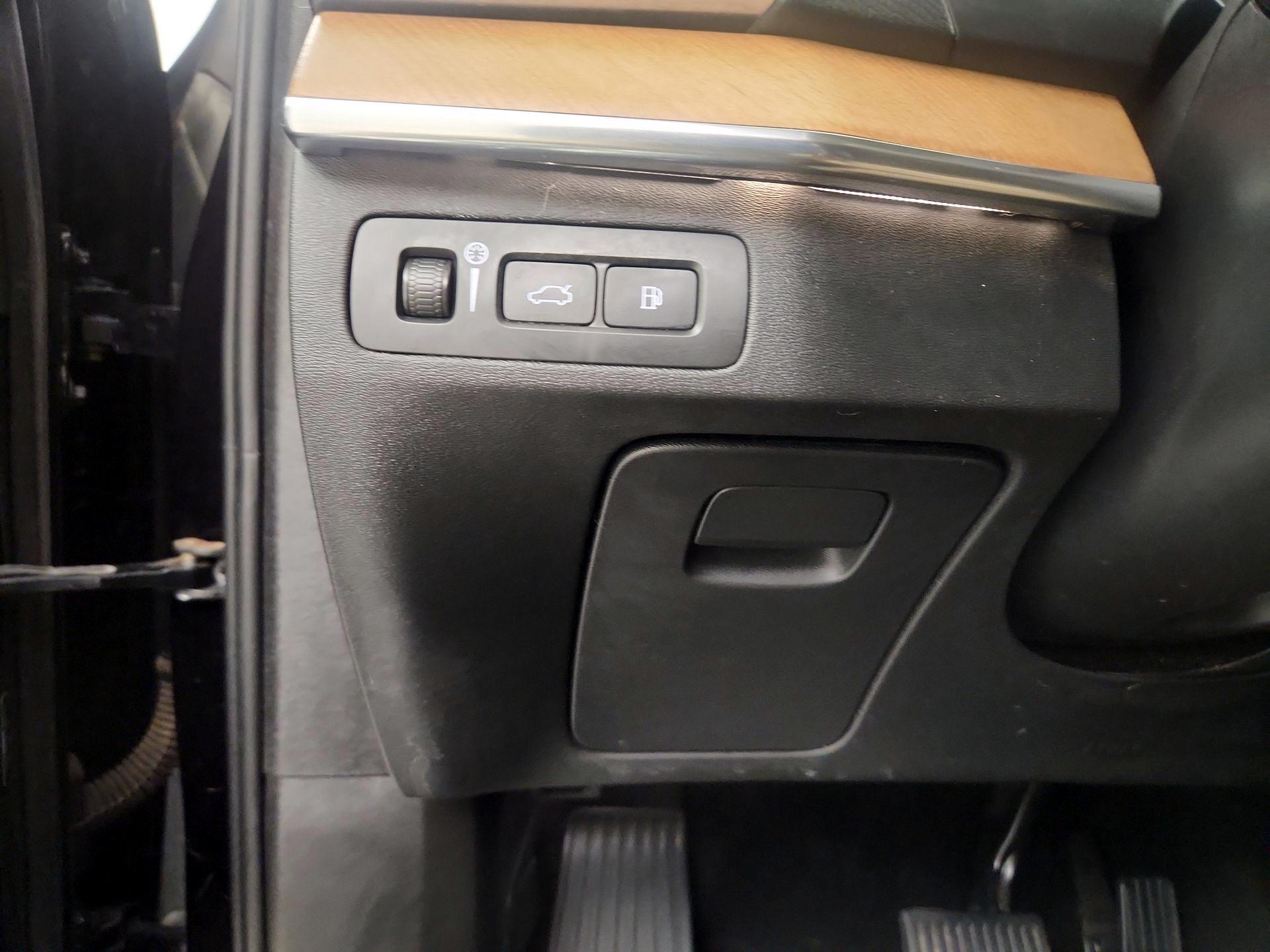 Thumbnail: 2022 Volvo XC90 - 11