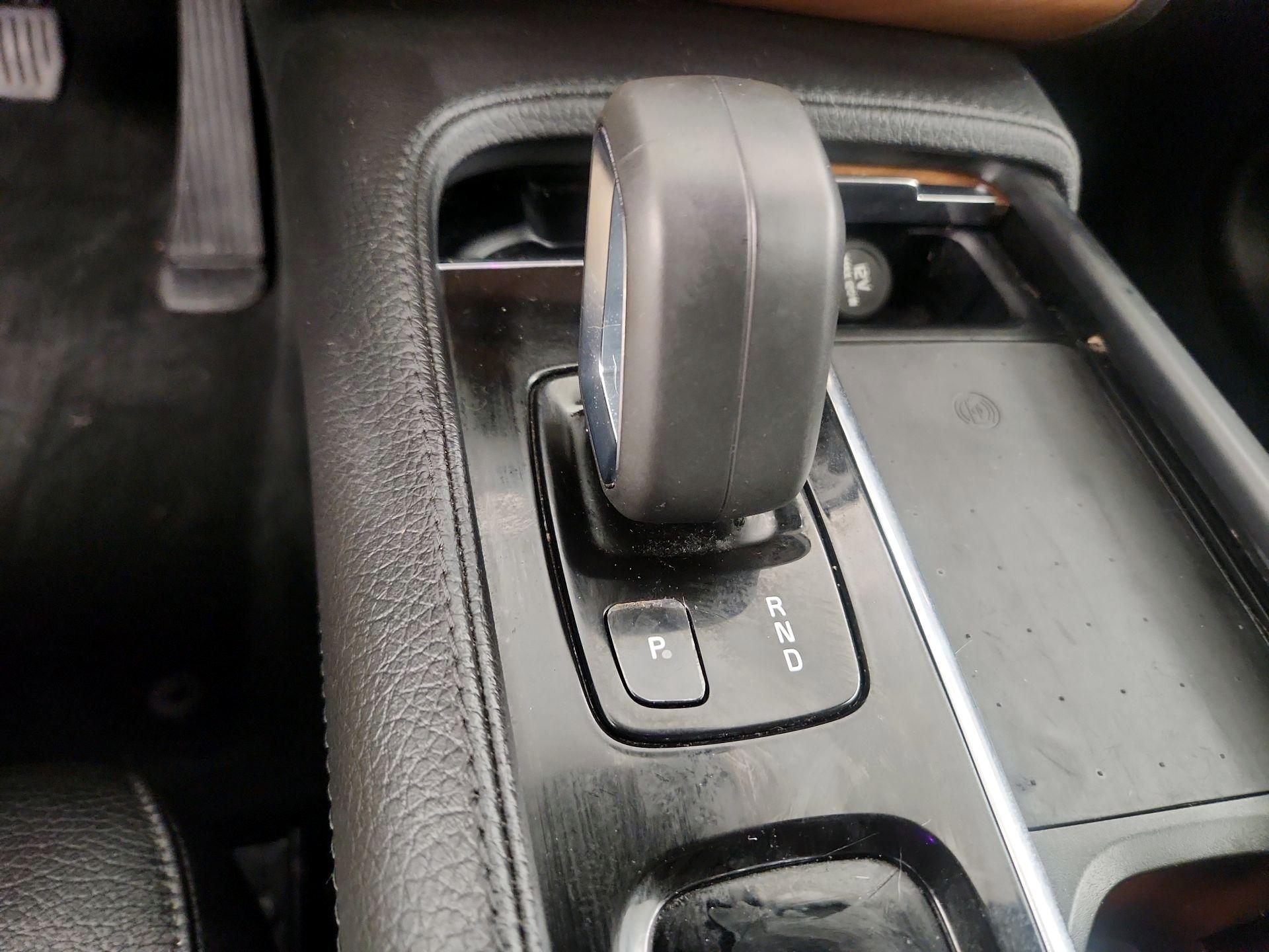 Thumbnail: 2022 Volvo XC90 - 15