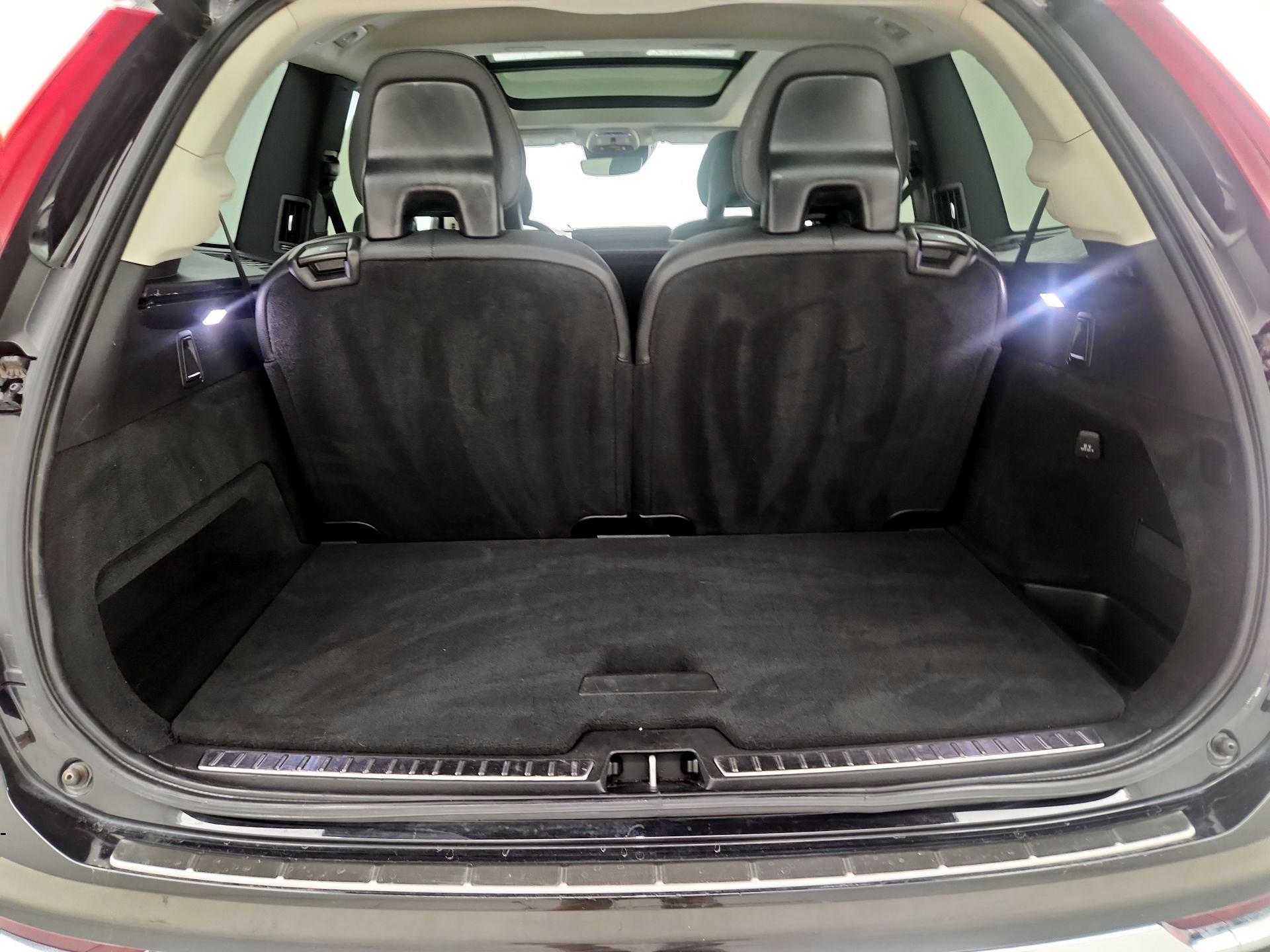 Thumbnail: 2022 Volvo XC90 - 20