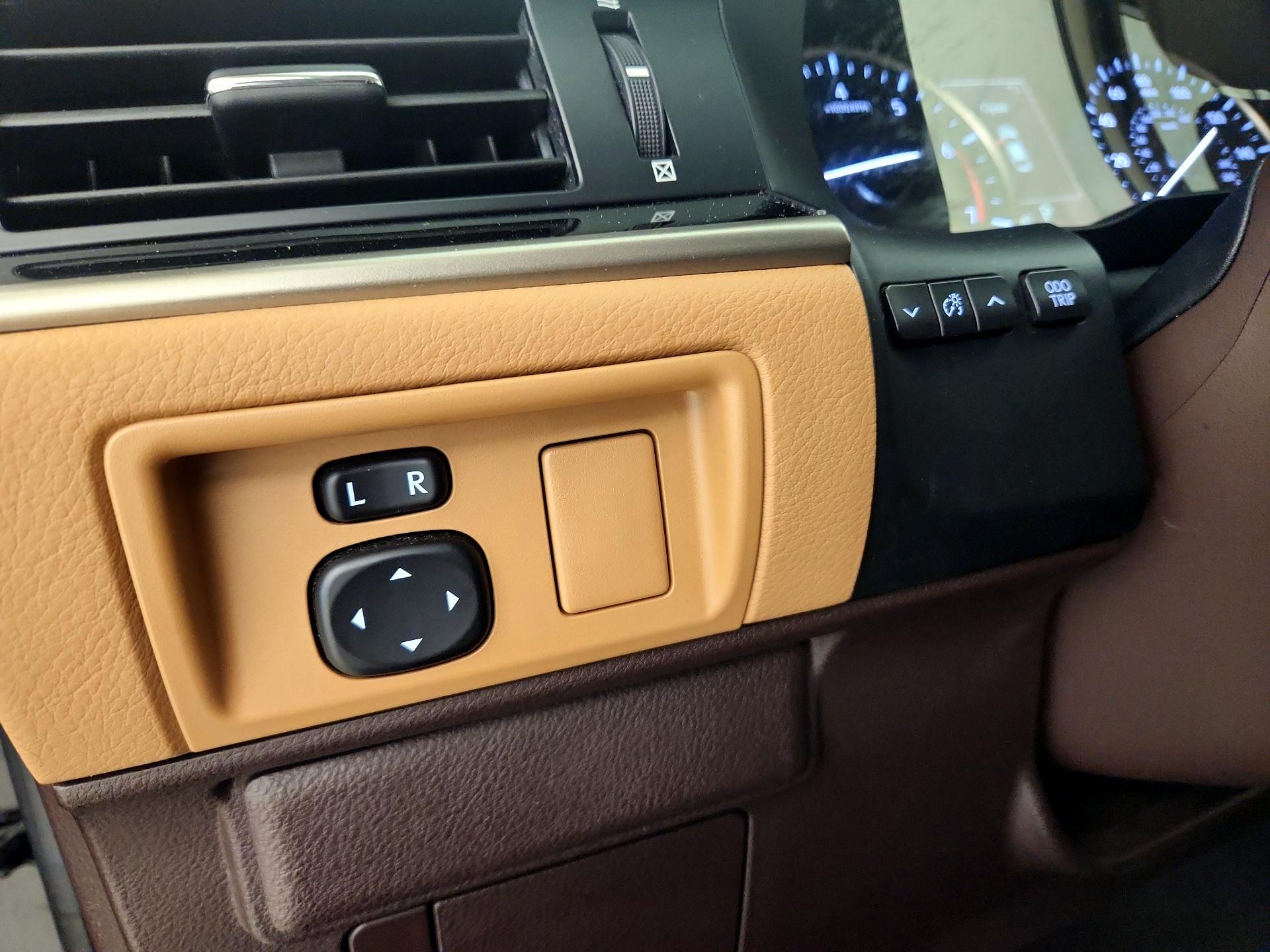 Thumbnail: 2016 Lexus ES - 13