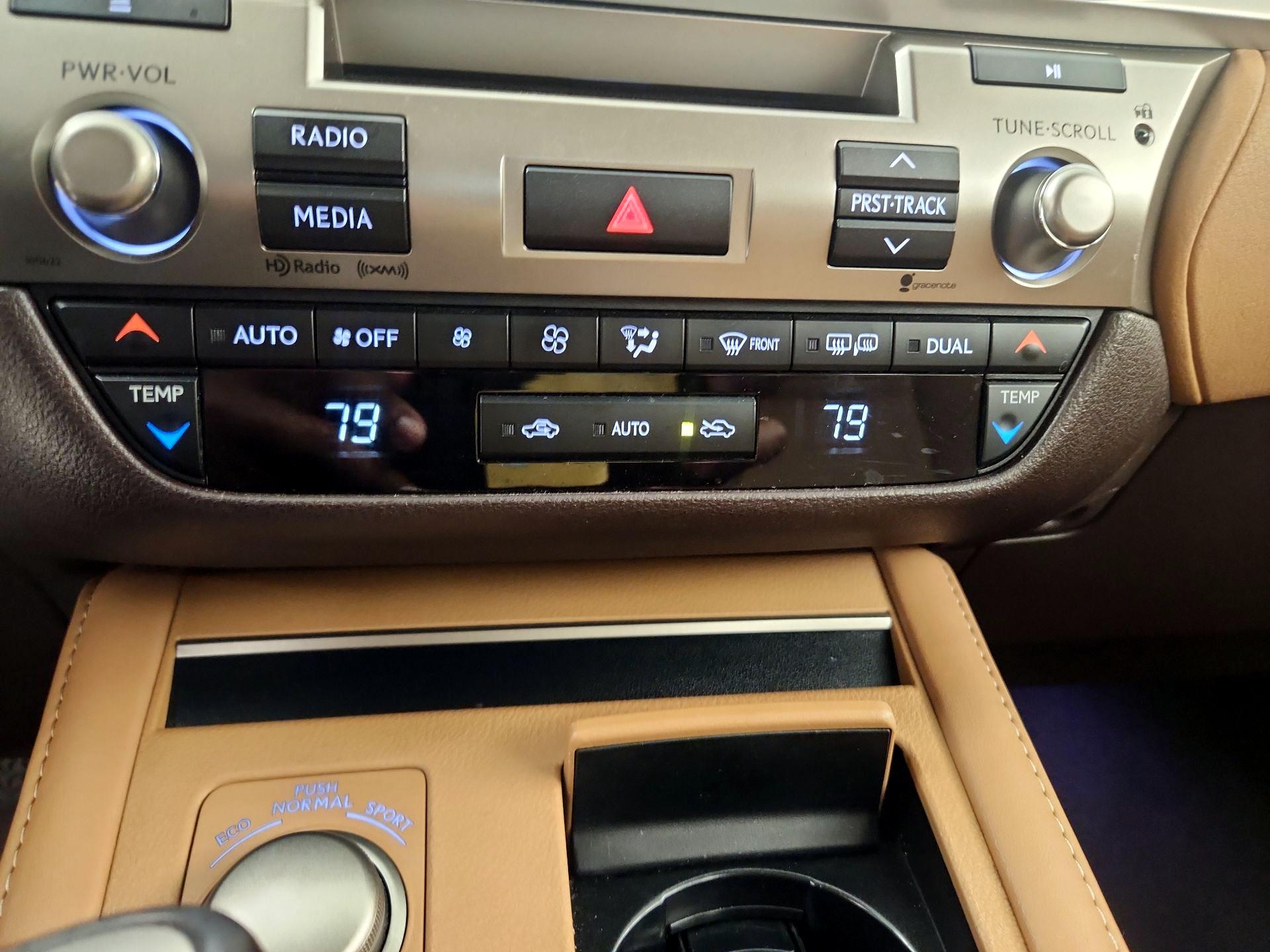 Thumbnail: 2016 Lexus ES - 16