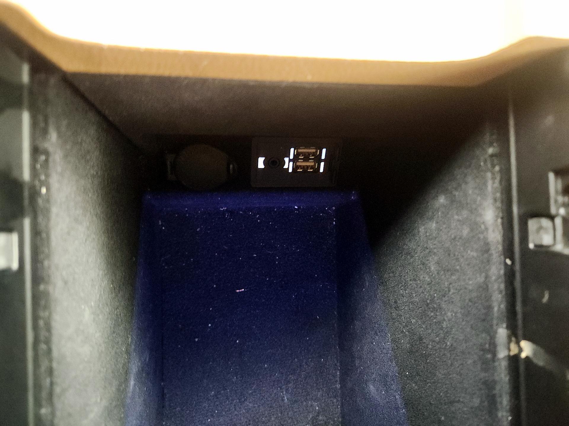 Thumbnail: 2016 Lexus ES - 18