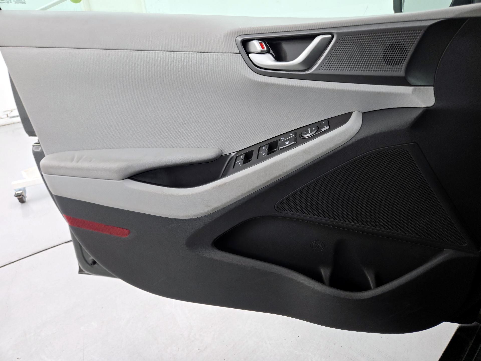 Thumbnail: 2020 Hyundai Ioniq - 12