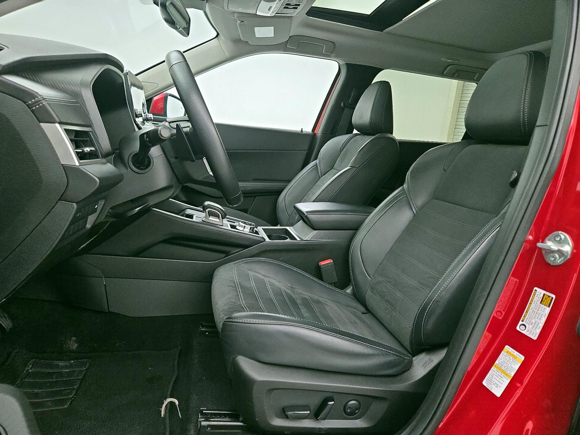 Thumbnail: 2024 Mitsubishi Outlander - 11