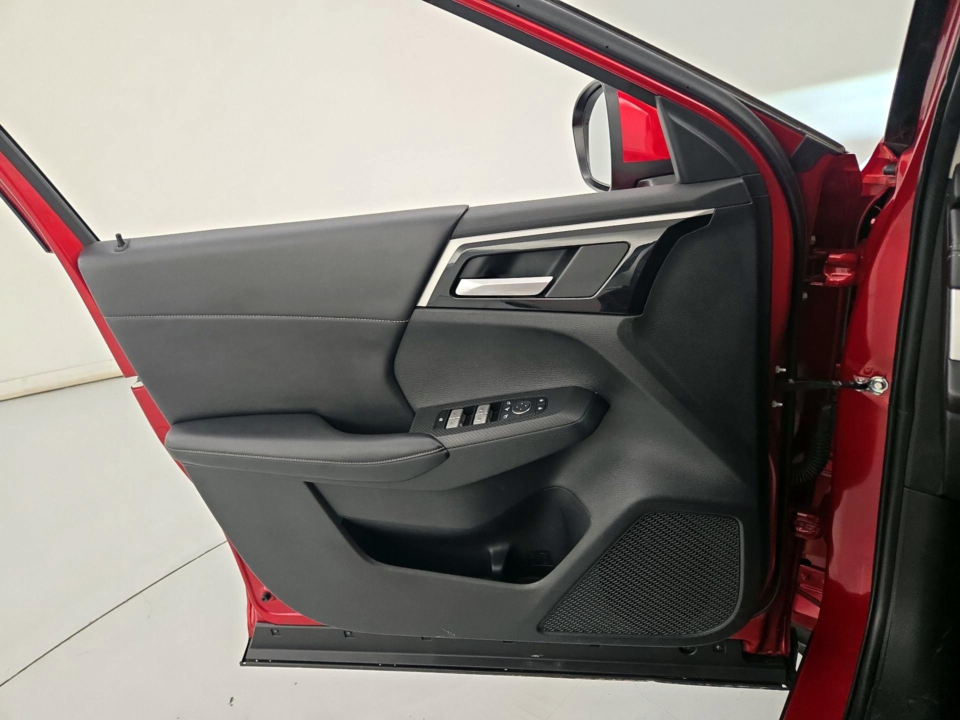 Thumbnail: 2024 Mitsubishi Outlander - 12