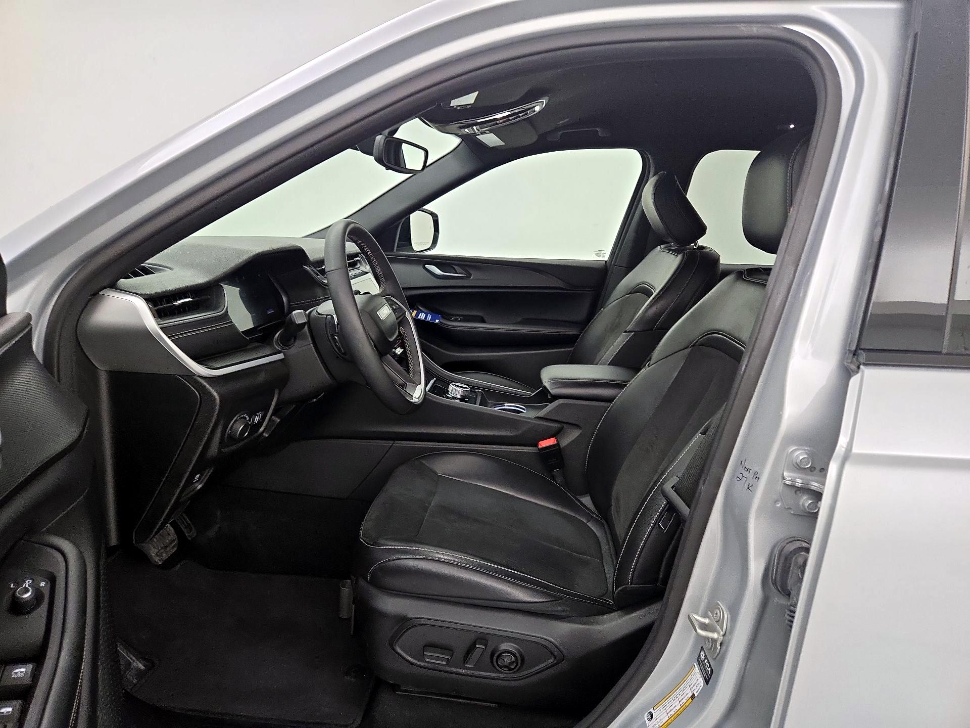 Thumbnail: 2024 Jeep Grand Cherokee L - 11