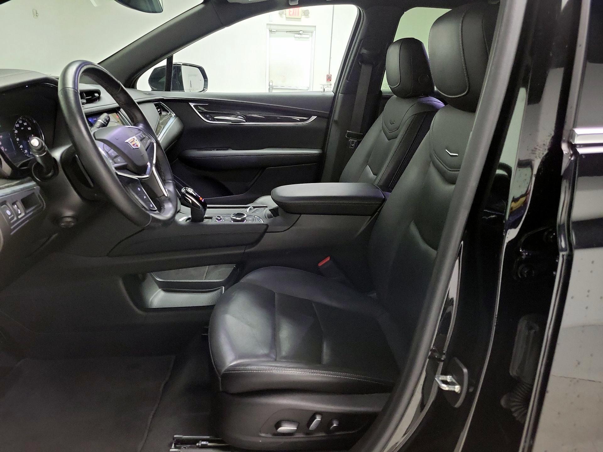 Thumbnail: 2022 Cadillac XT5 - 11