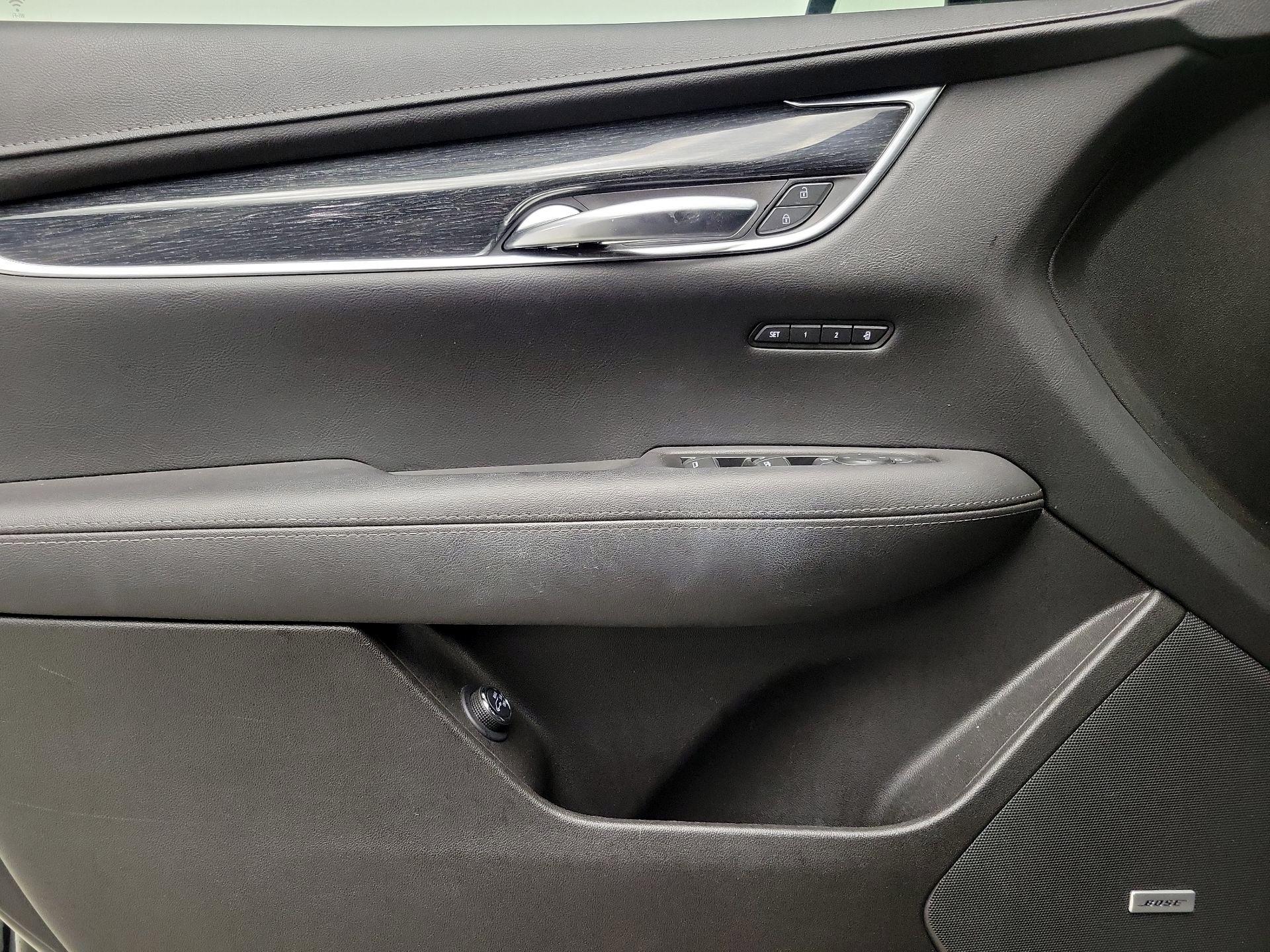 Thumbnail: 2022 Cadillac XT5 - 12