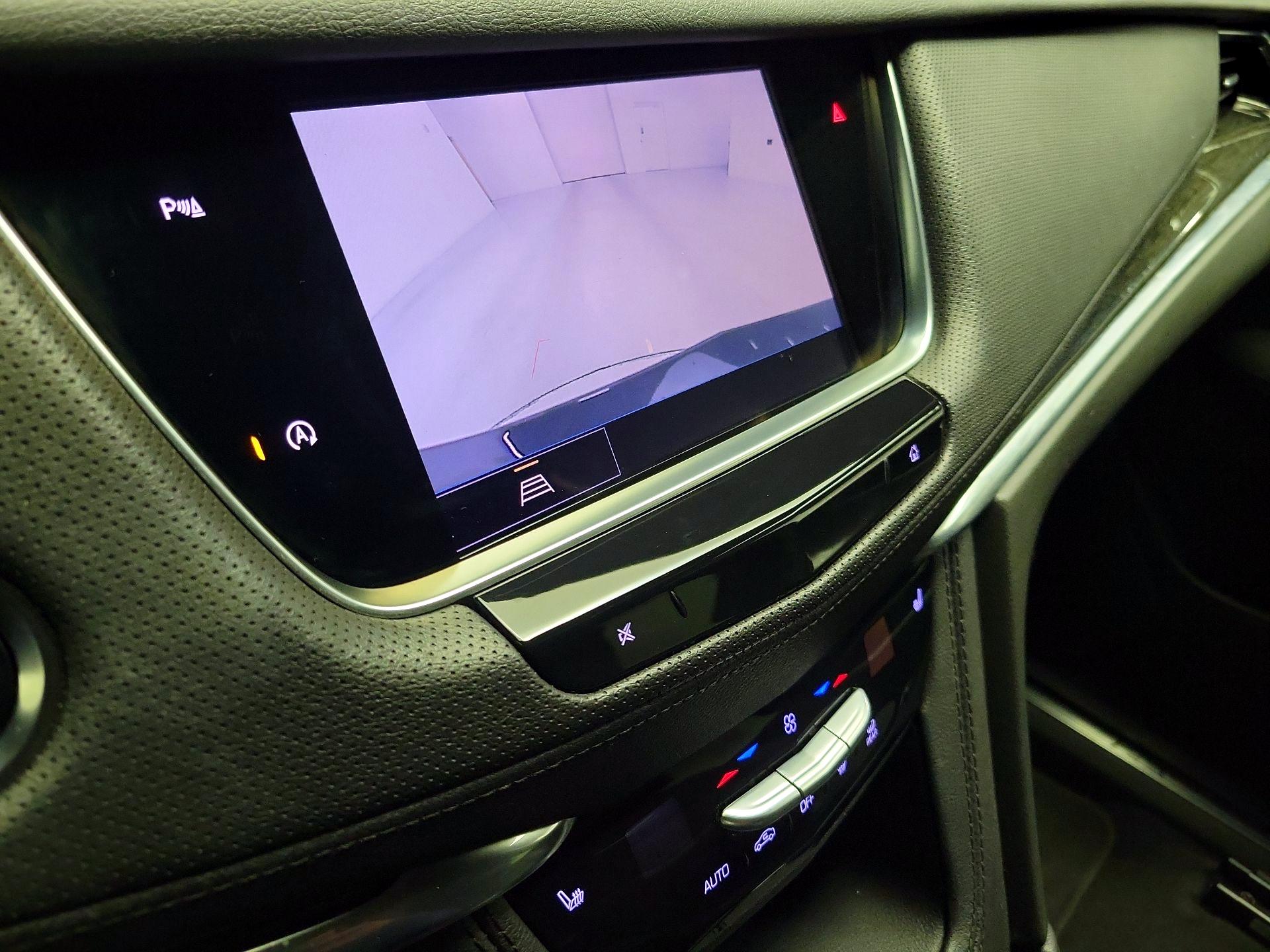 Thumbnail: 2022 Cadillac XT5 - 14