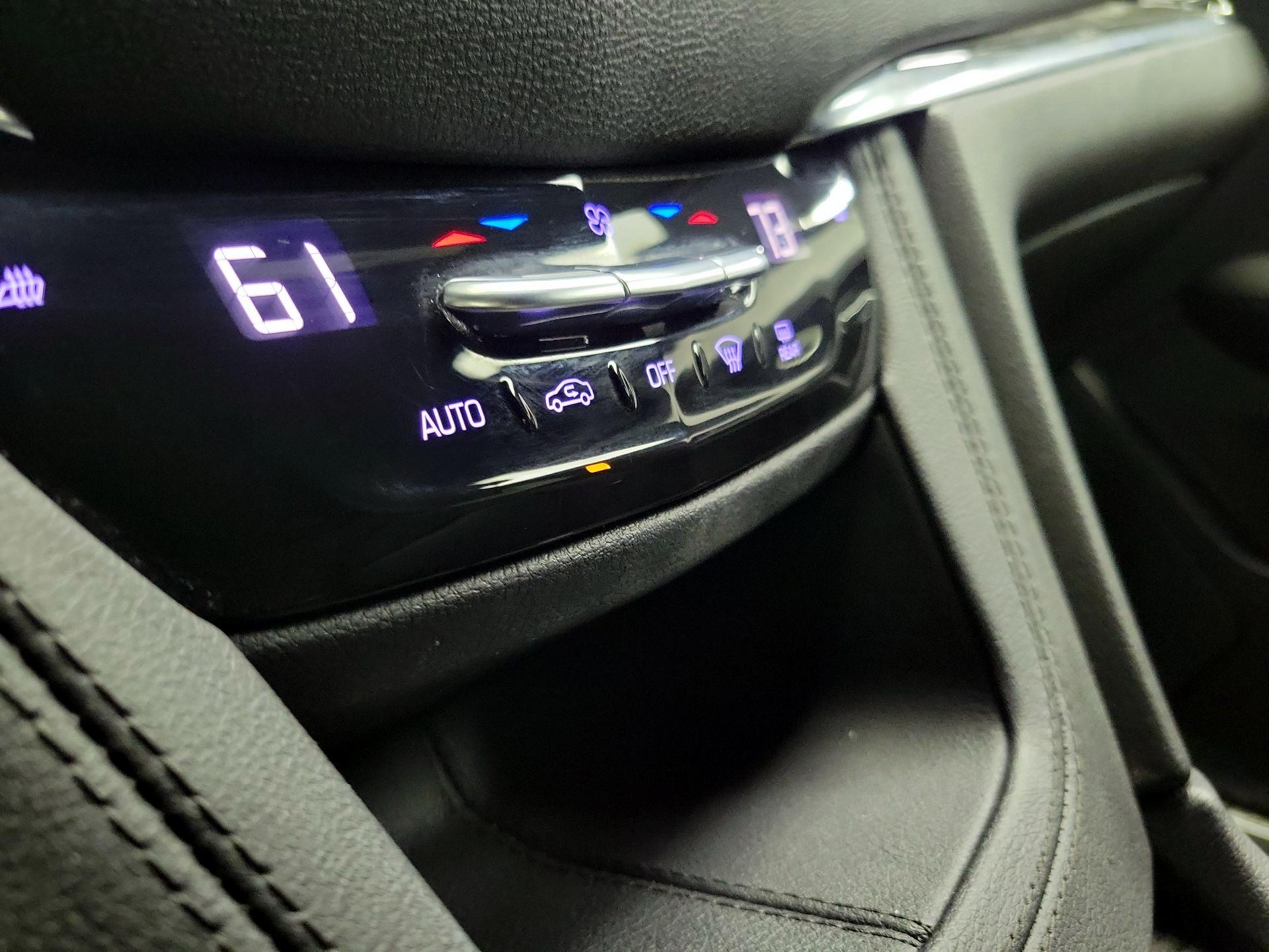 Thumbnail: 2022 Cadillac XT5 - 16