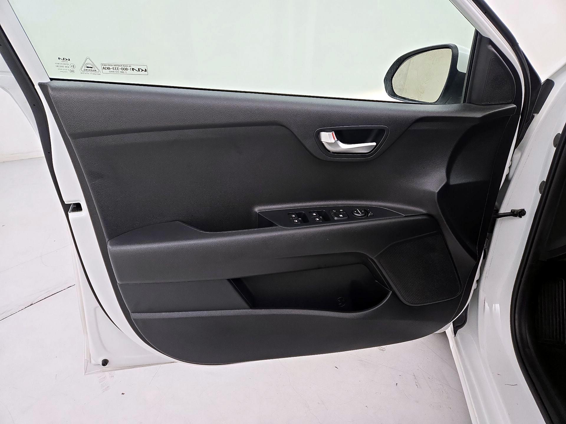 Thumbnail: 2022 Kia Rio - 12