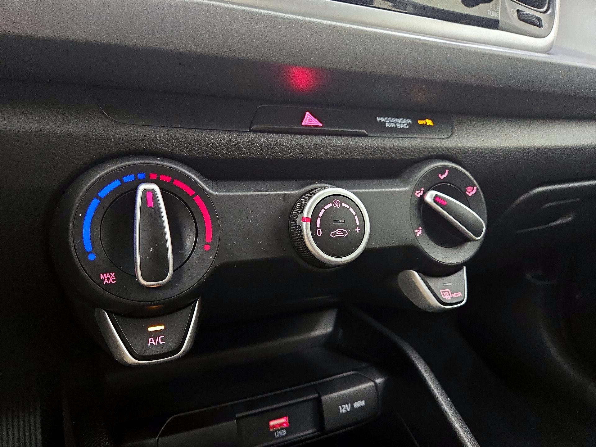 Thumbnail: 2022 Kia Rio - 16