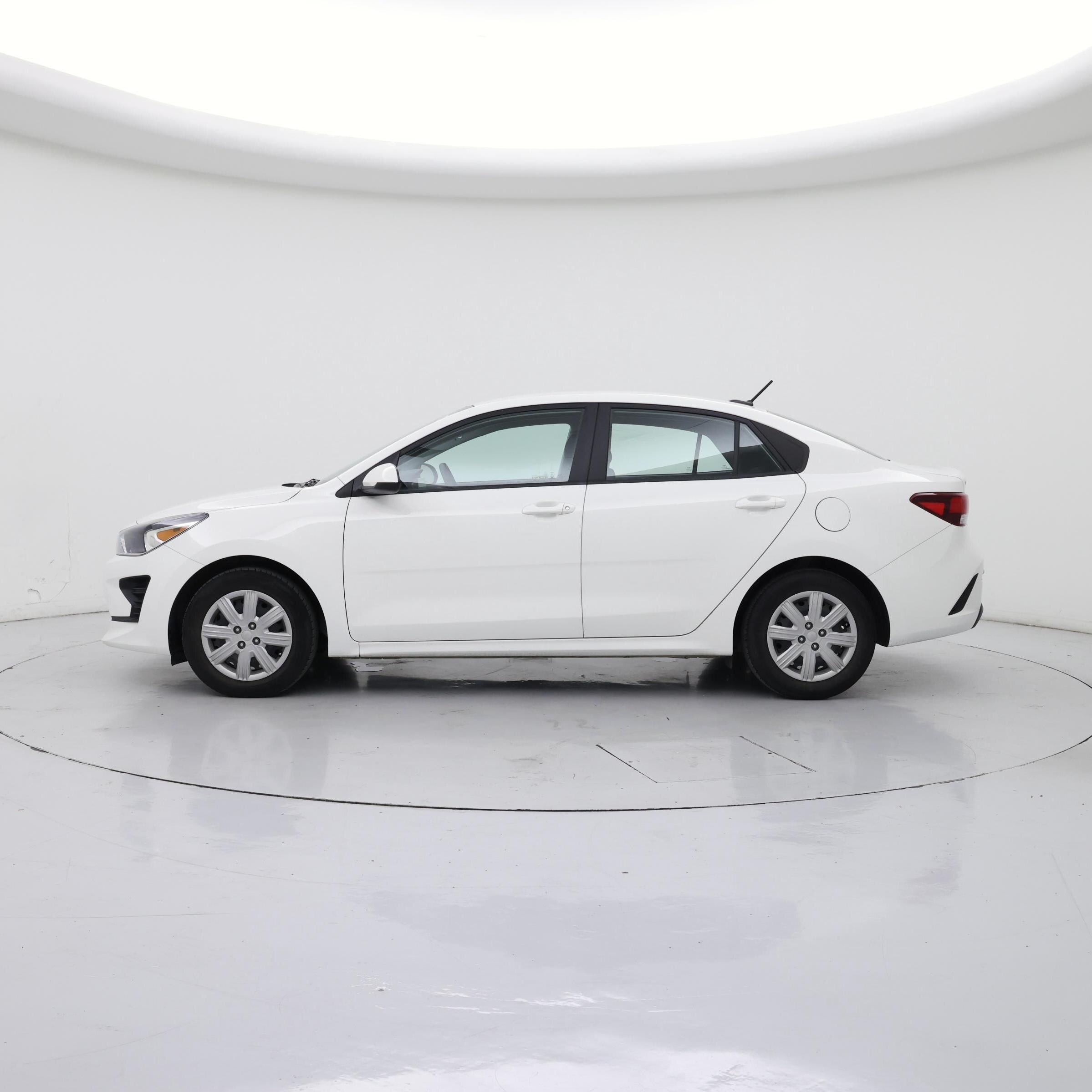 Thumbnail: 2022 Kia Rio - 3