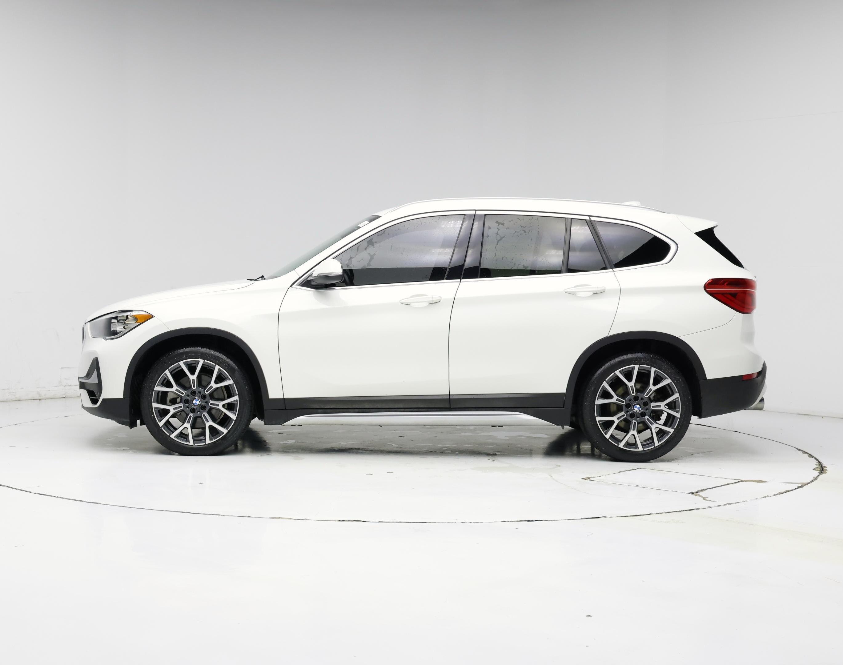 Thumbnail: 2021 BMW X1 - 3