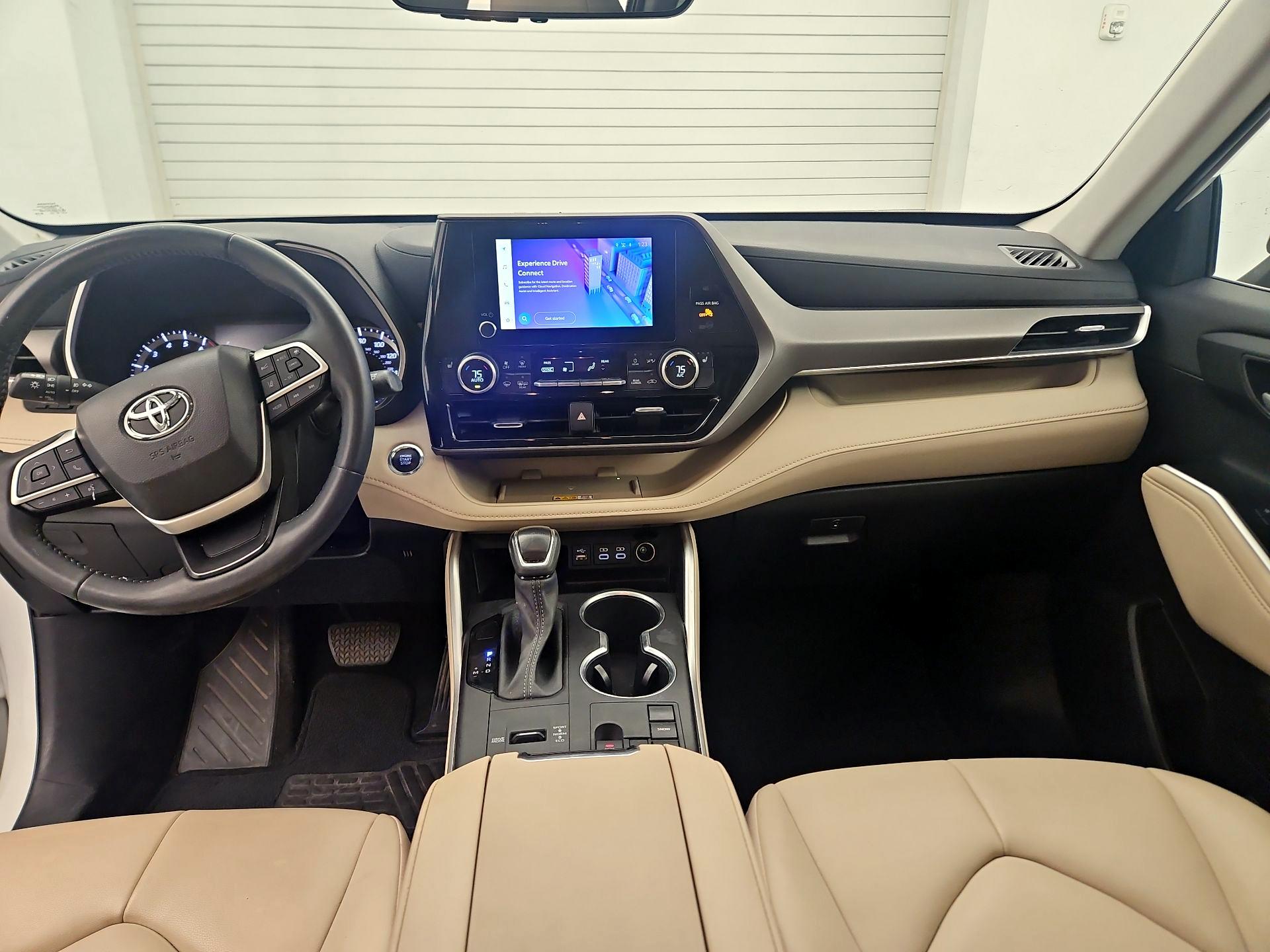 Thumbnail: 2023 Toyota Highlander - 9