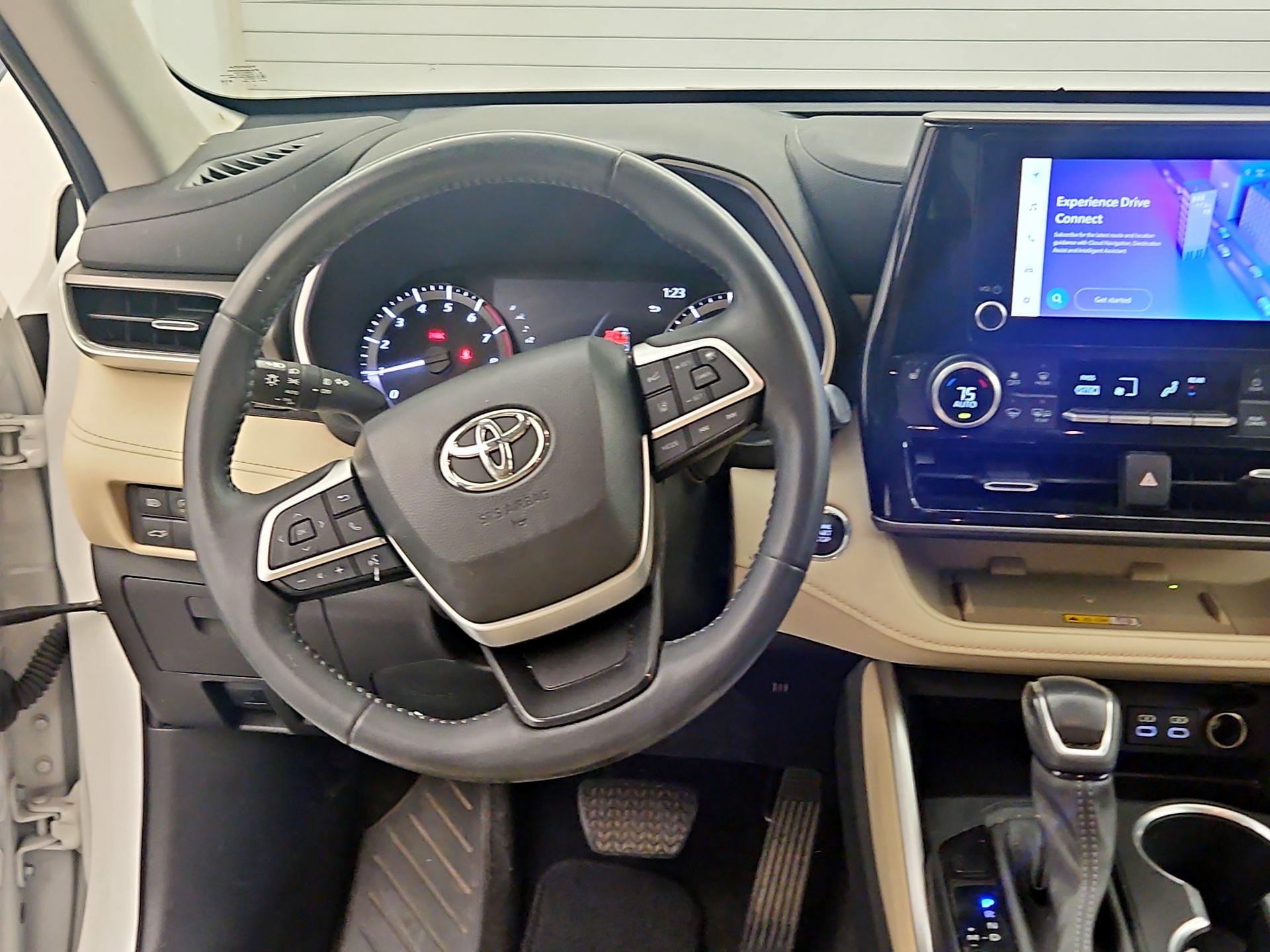 Thumbnail: 2023 Toyota Highlander - 10