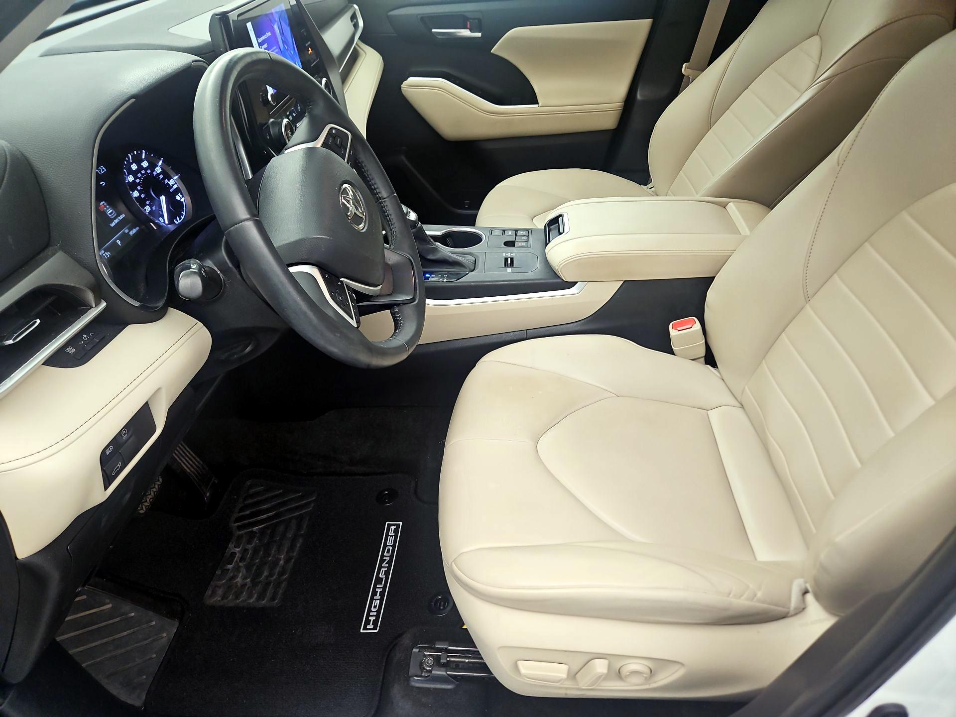 Thumbnail: 2023 Toyota Highlander - 11