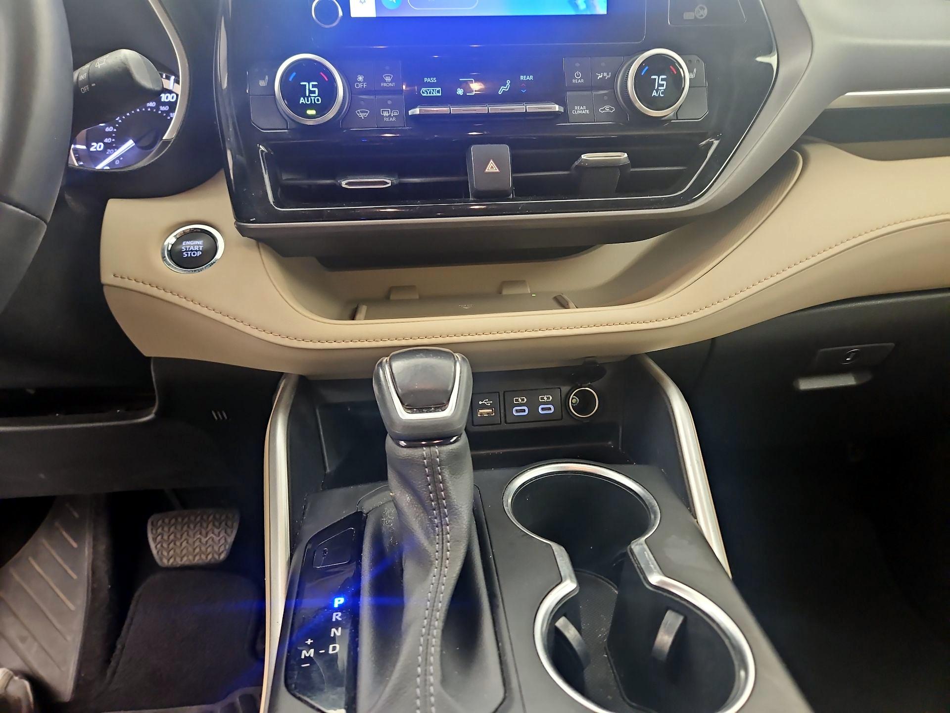 Thumbnail: 2023 Toyota Highlander - 15