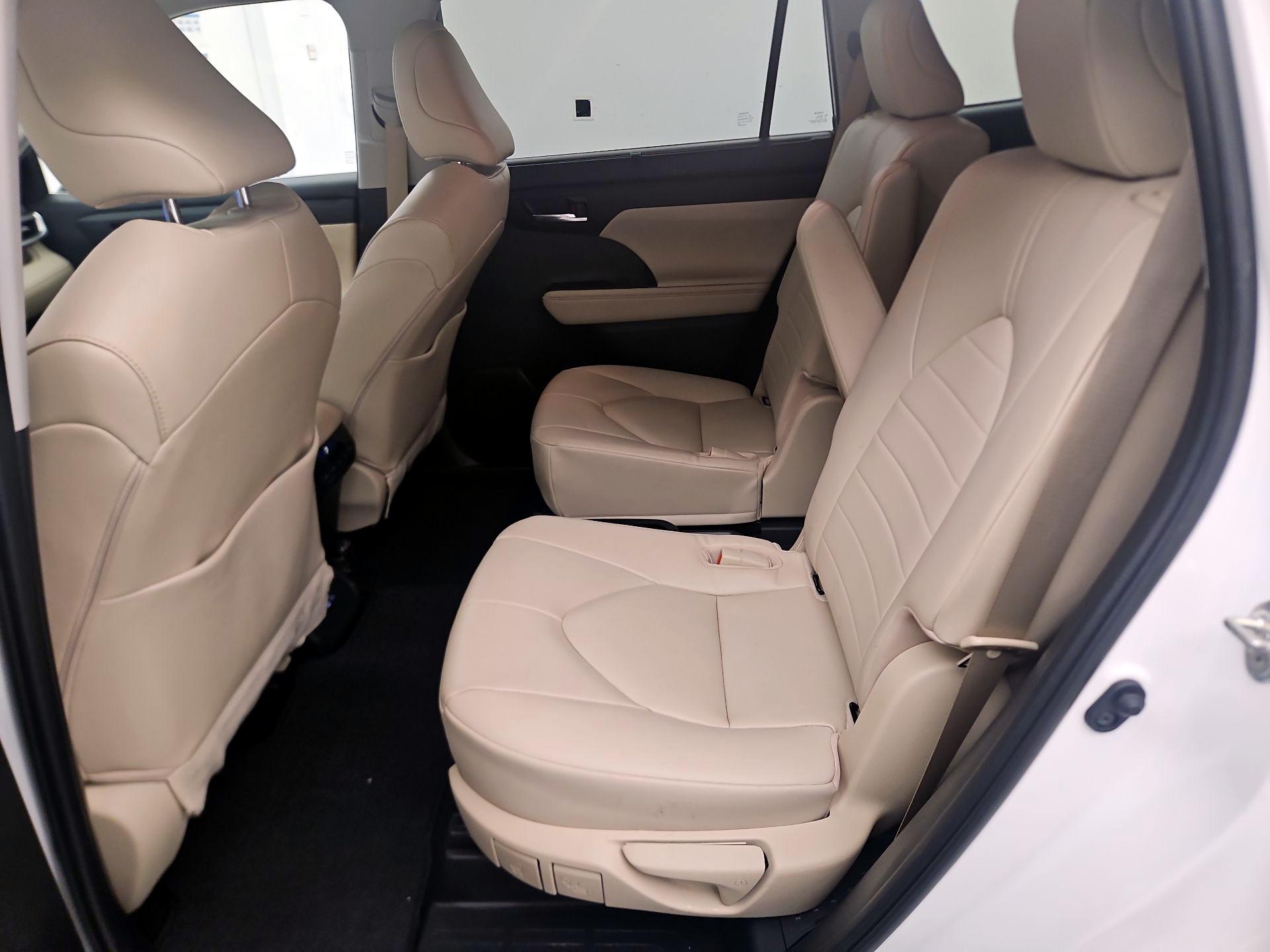 Thumbnail: 2023 Toyota Highlander - 16