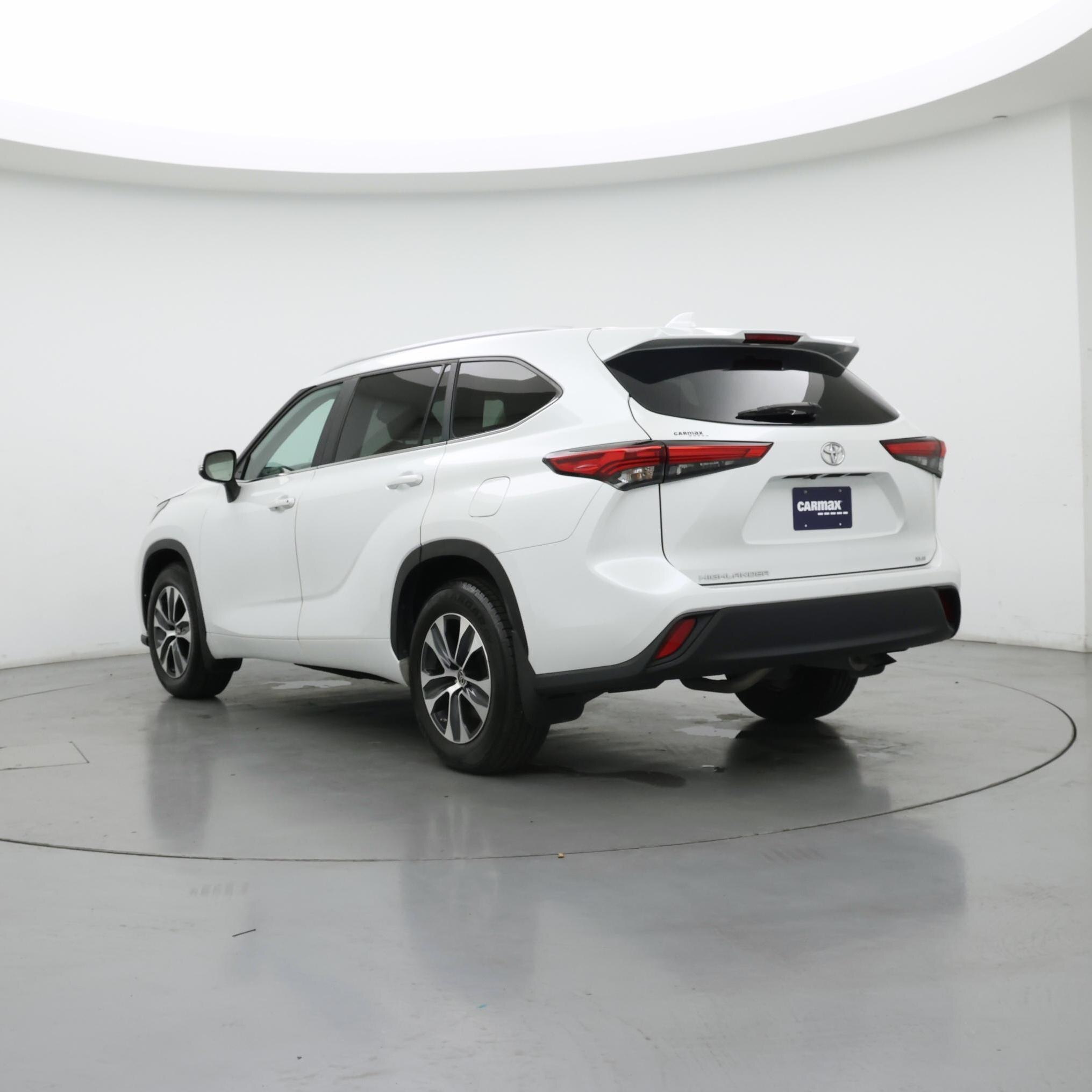 Thumbnail: 2023 Toyota Highlander - 2