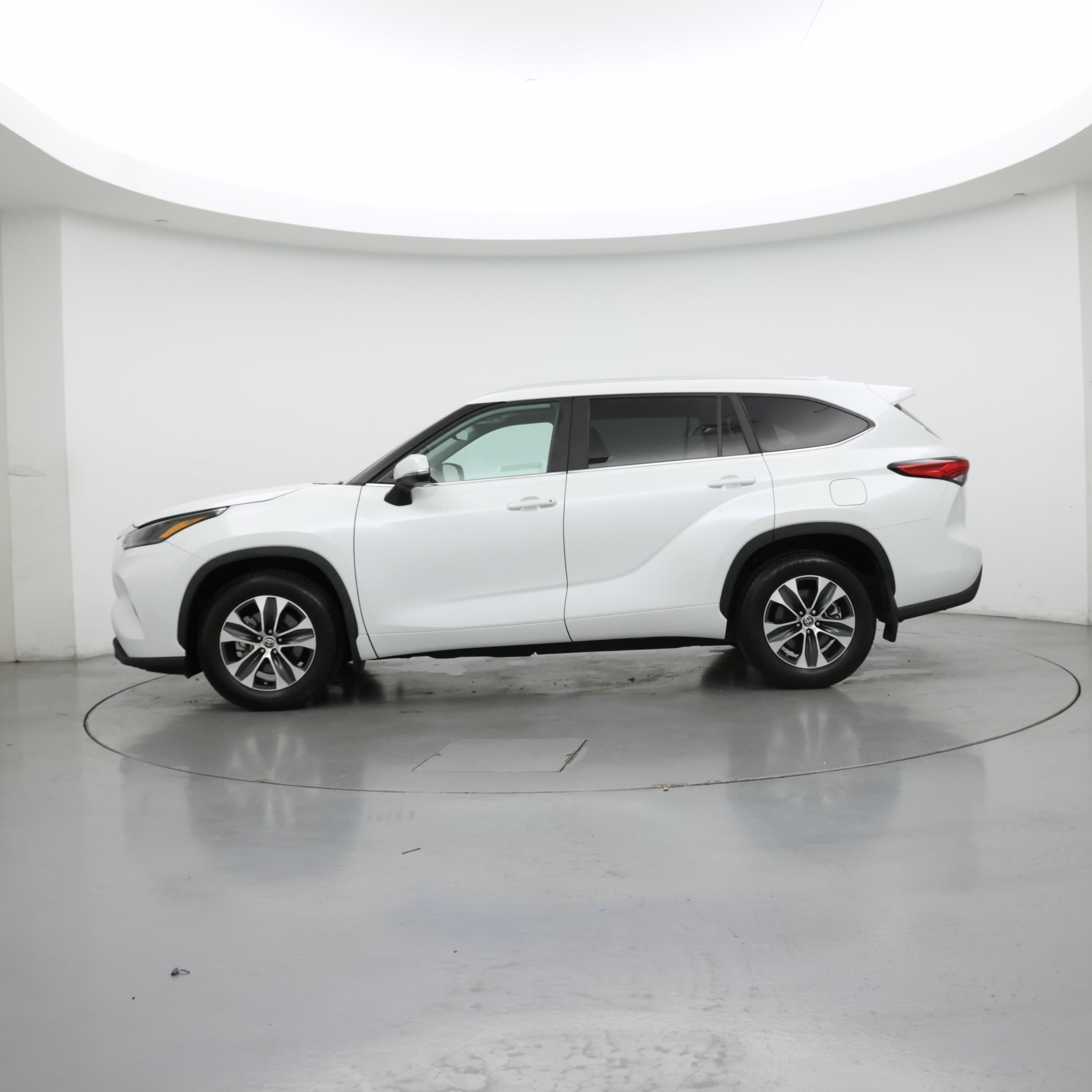 Thumbnail: 2023 Toyota Highlander - 3