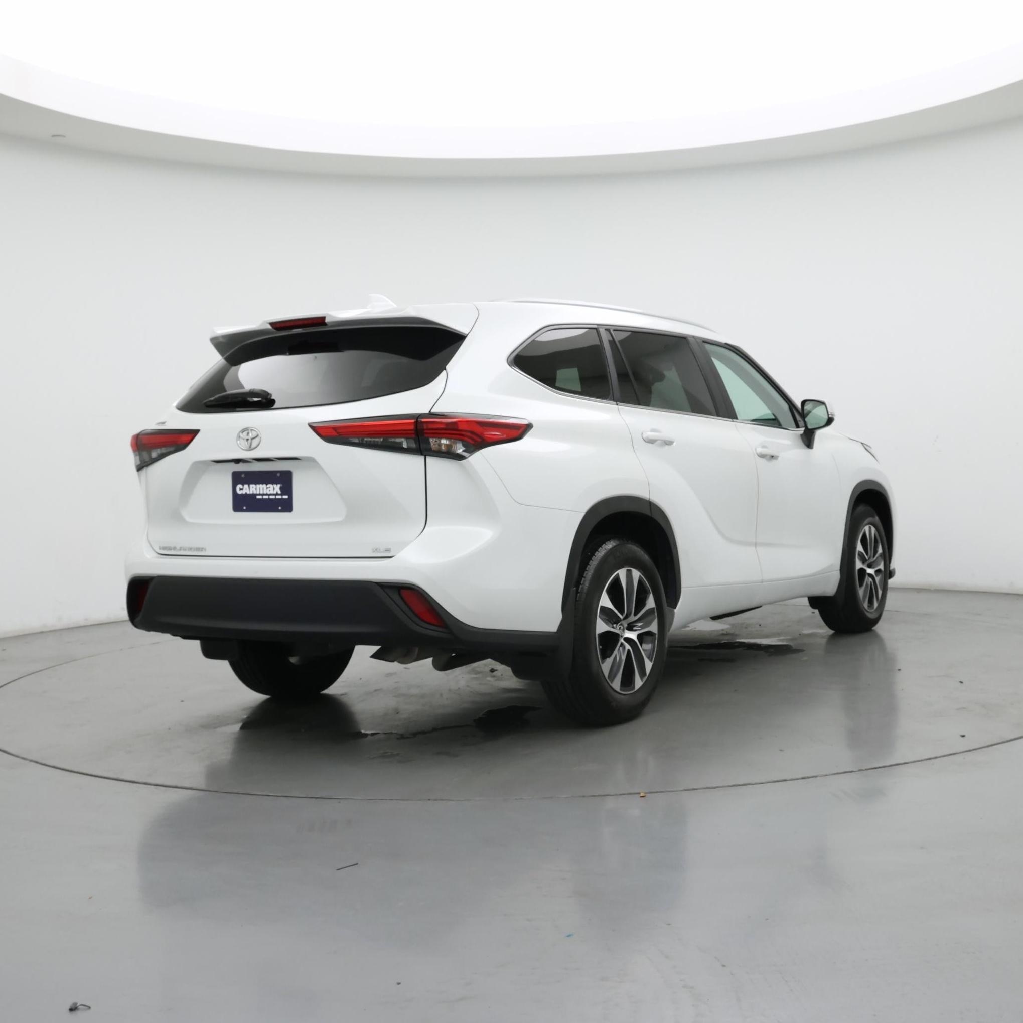 Thumbnail: 2023 Toyota Highlander - 8