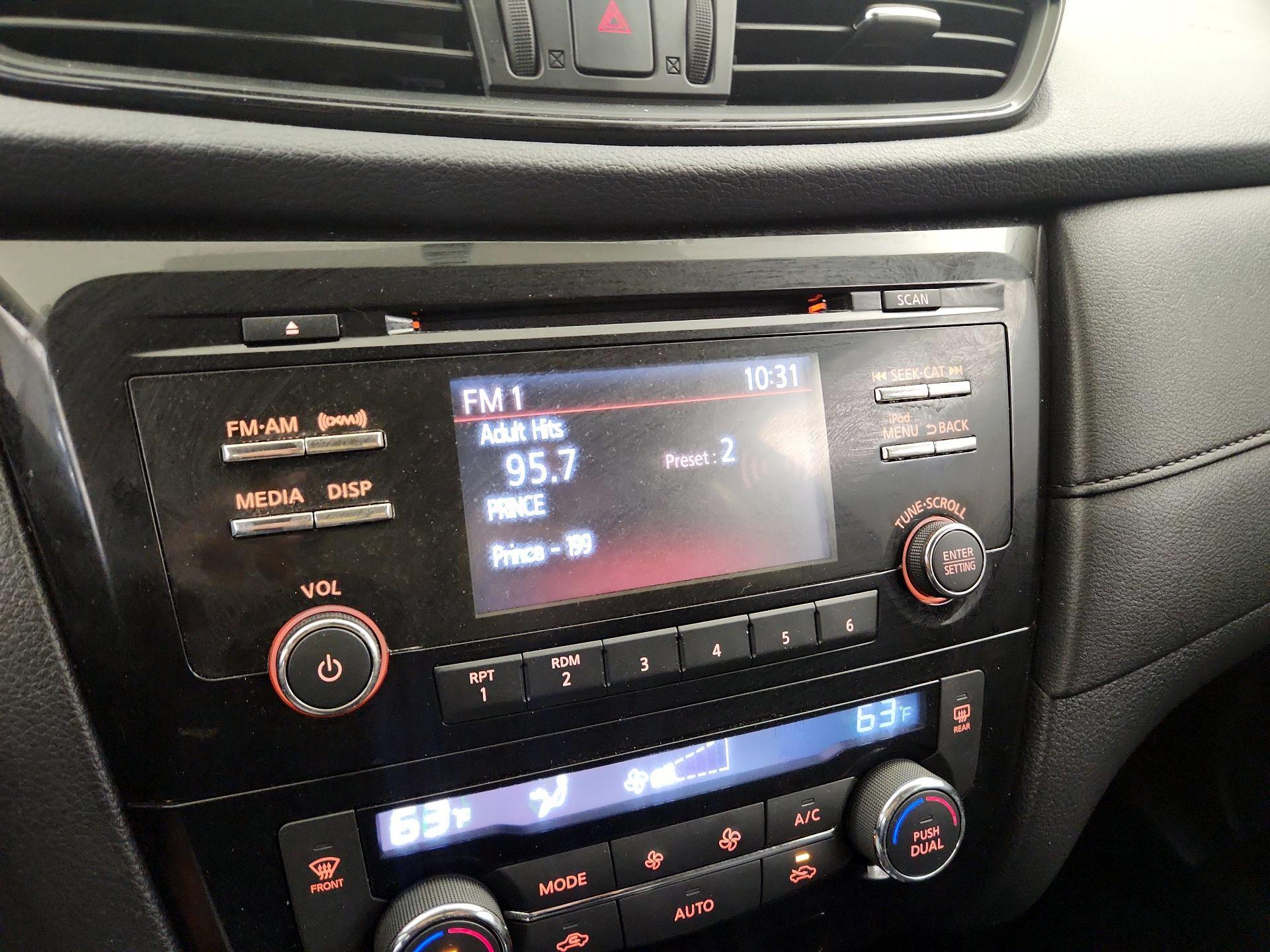 Thumbnail: 2017 Nissan Rogue - 15