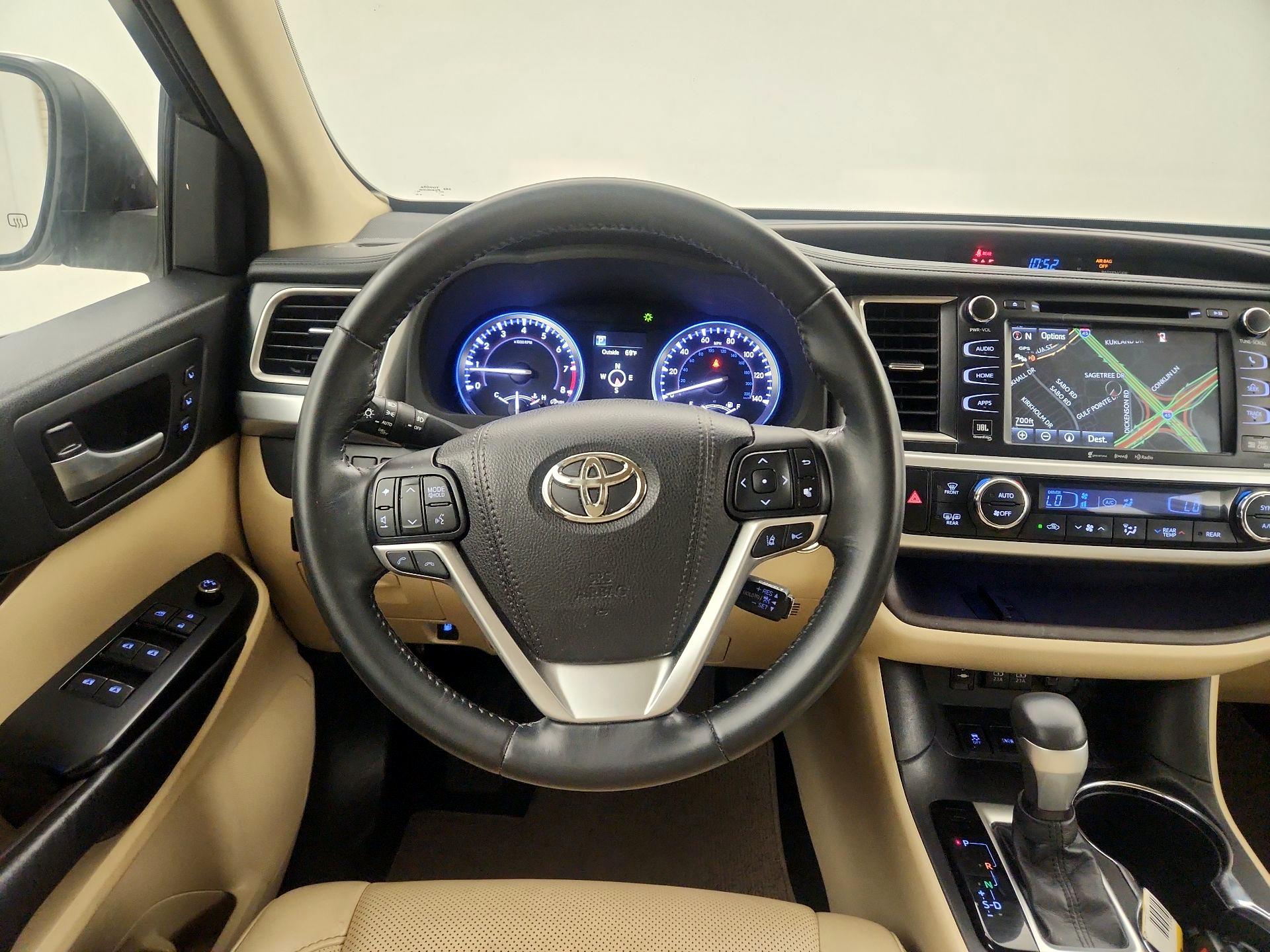 Thumbnail: 2017 Toyota Highlander - 10