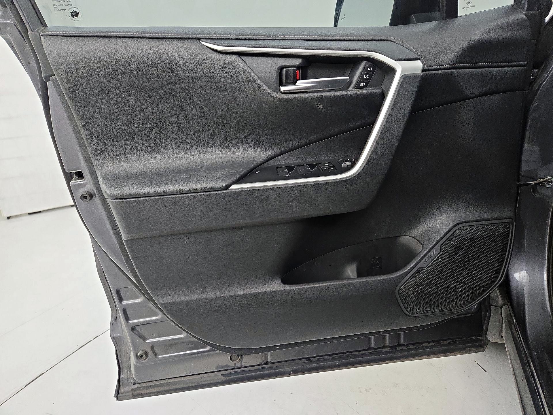 Thumbnail: 2021 Toyota RAV4 - 12