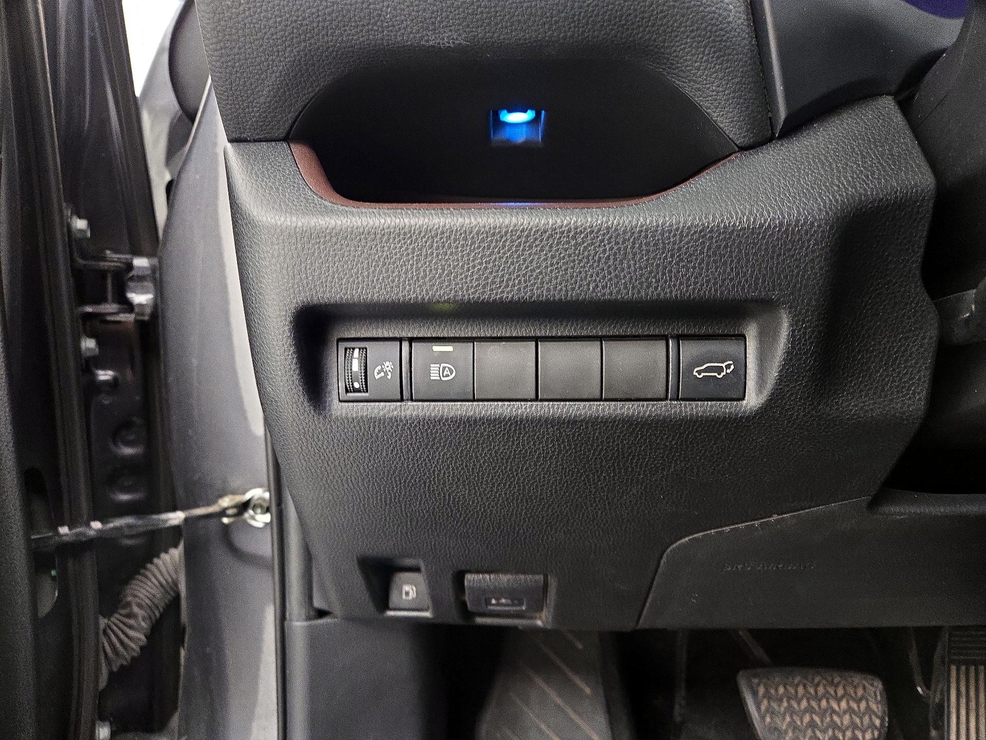 Thumbnail: 2021 Toyota RAV4 - 13