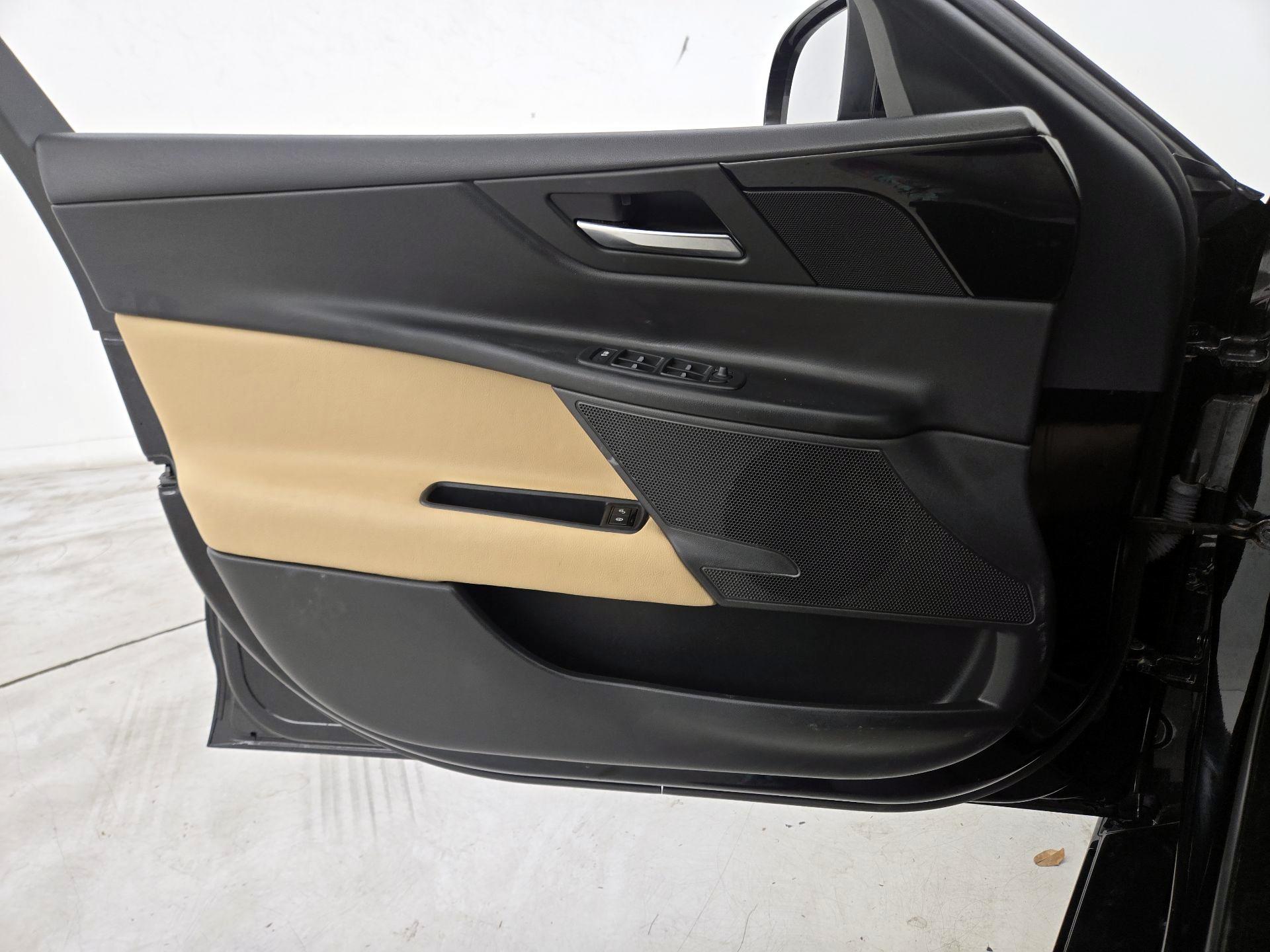 Thumbnail: 2018 Jaguar XE - 12