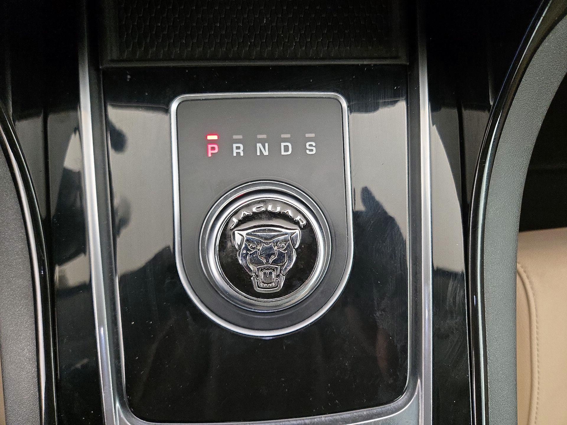 Thumbnail: 2018 Jaguar XE - 18