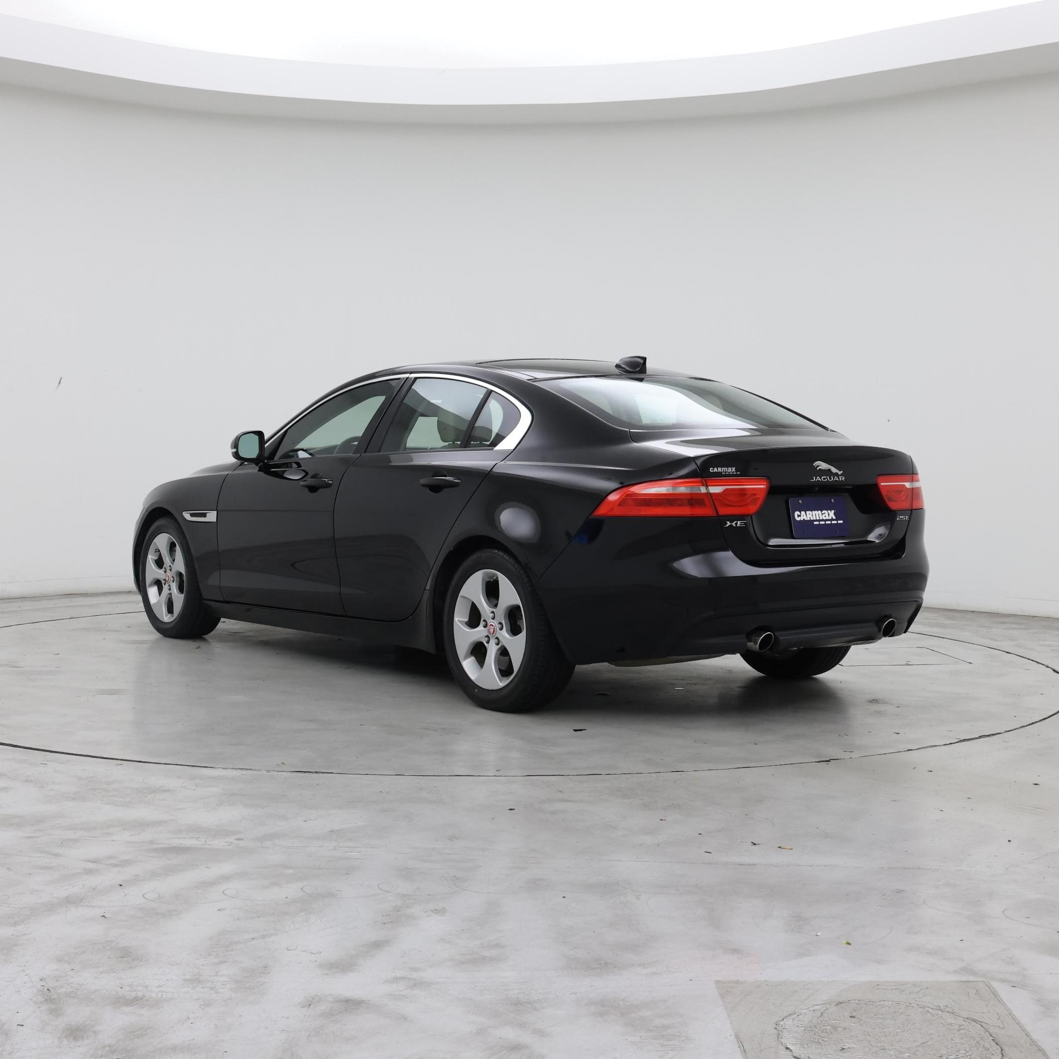 Thumbnail: 2018 Jaguar XE - 2