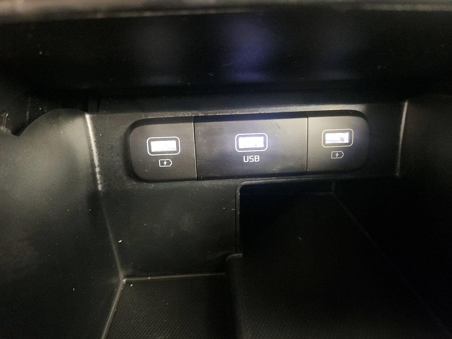 Thumbnail: 2022 Kia Sorento - 18