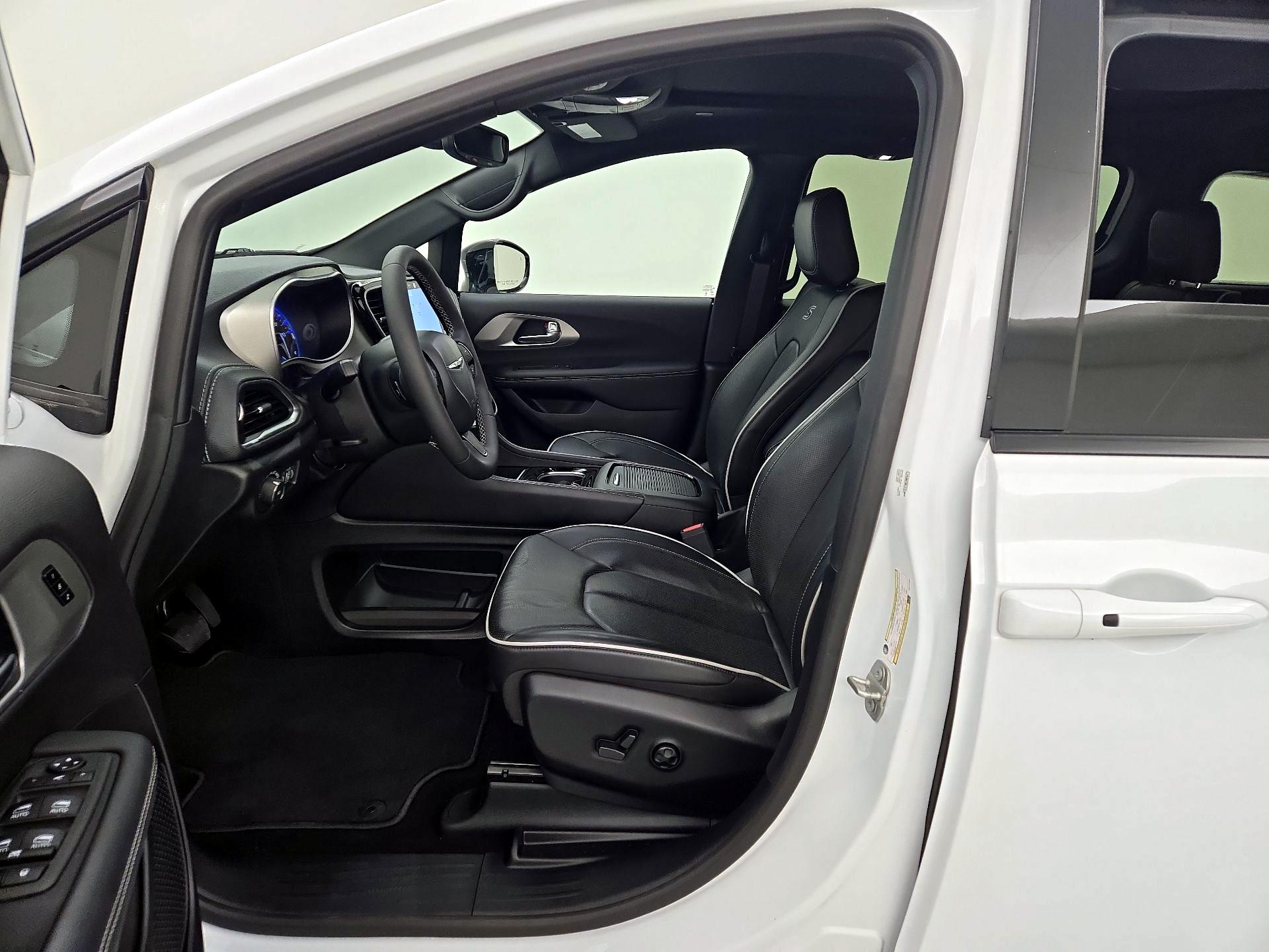 Thumbnail: 2024 Chrysler Pacifica - 11