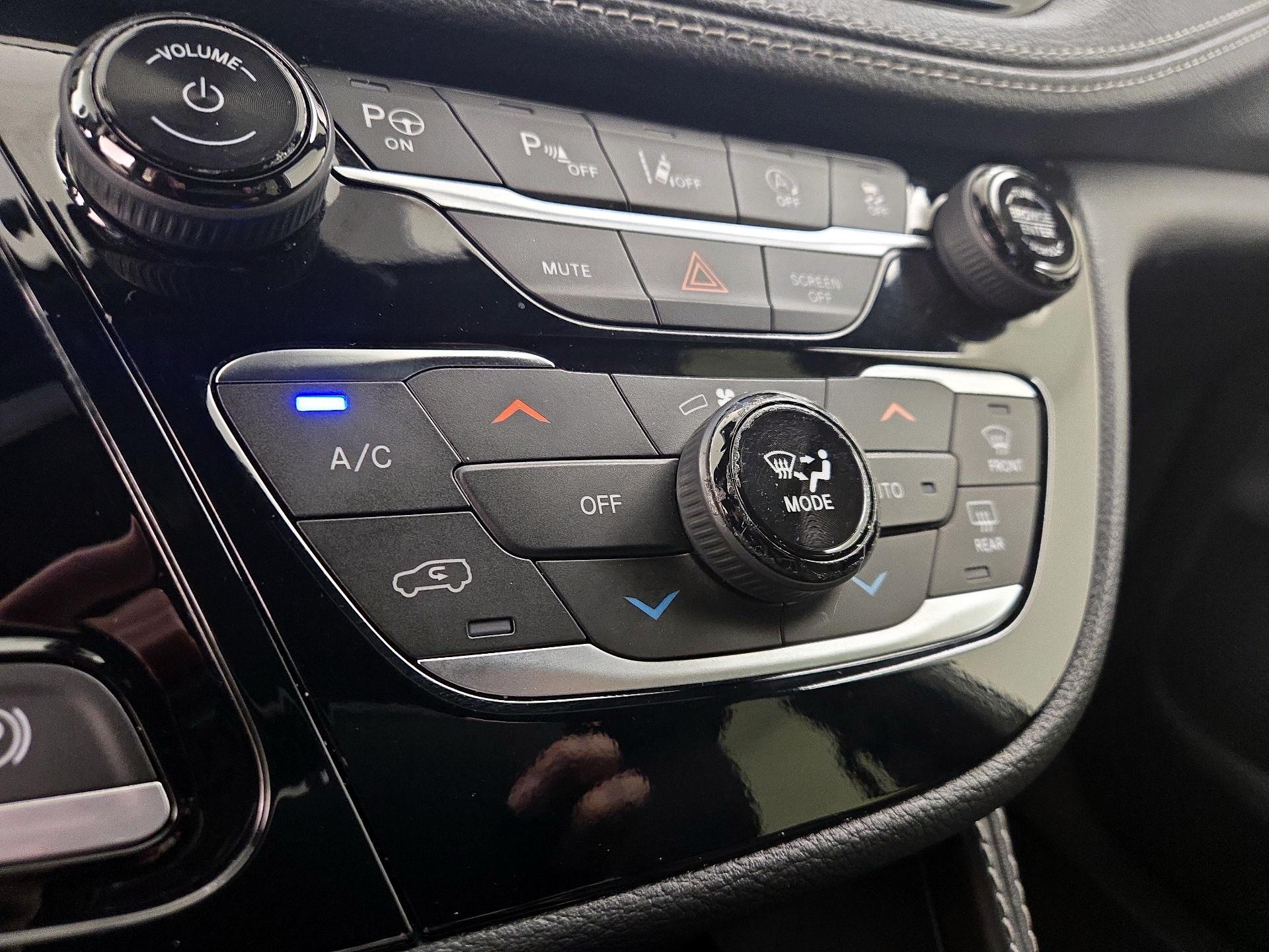 Thumbnail: 2024 Chrysler Pacifica - 17