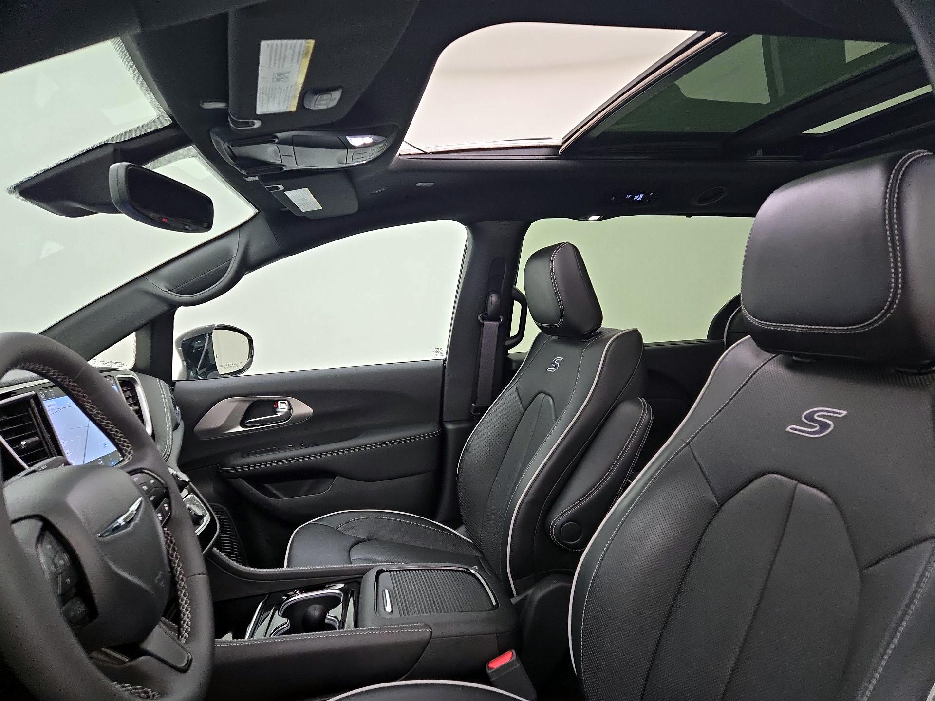 Thumbnail: 2024 Chrysler Pacifica - 20