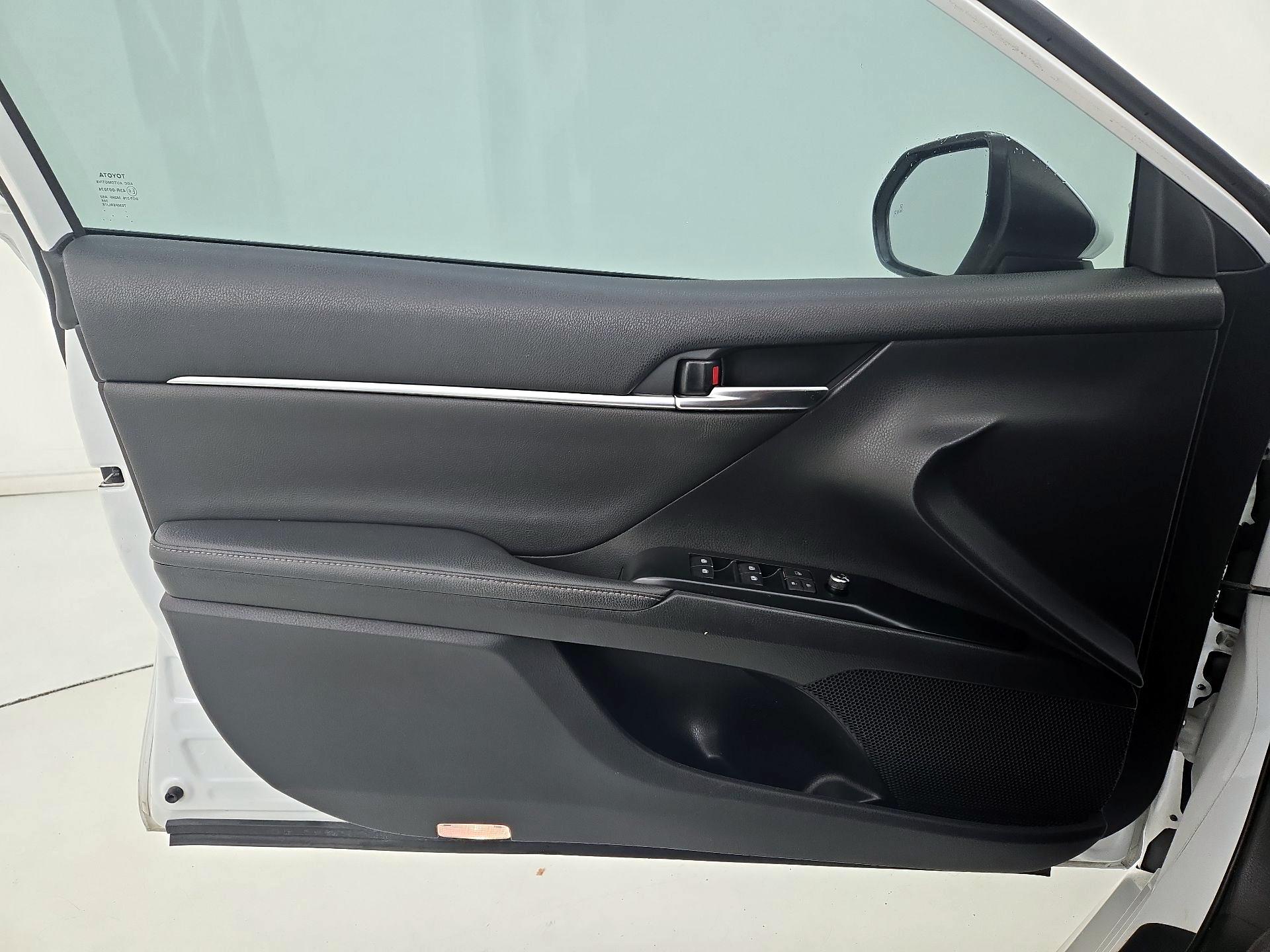 Thumbnail: 2019 Toyota Camry - 12