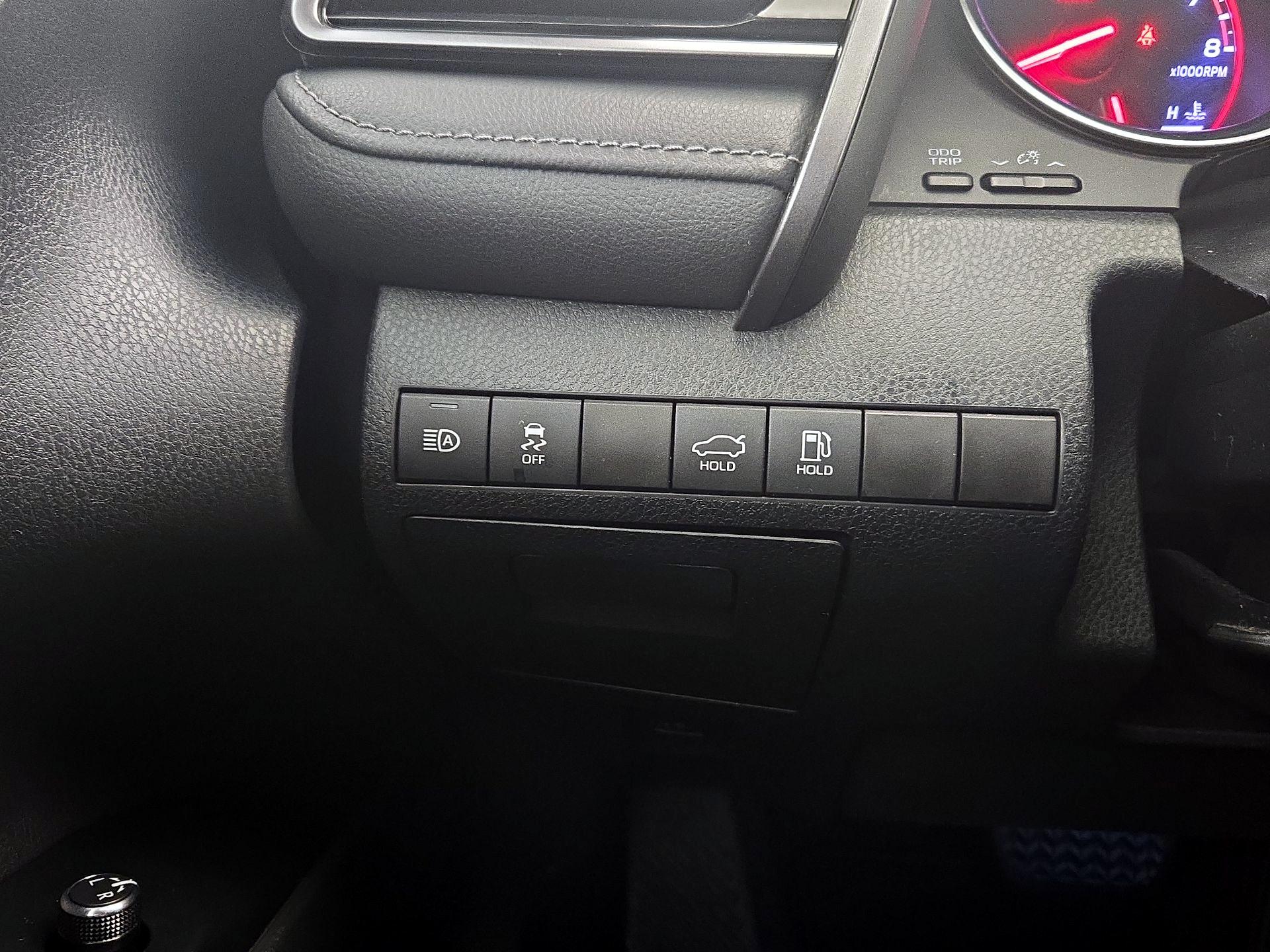 Thumbnail: 2019 Toyota Camry - 13