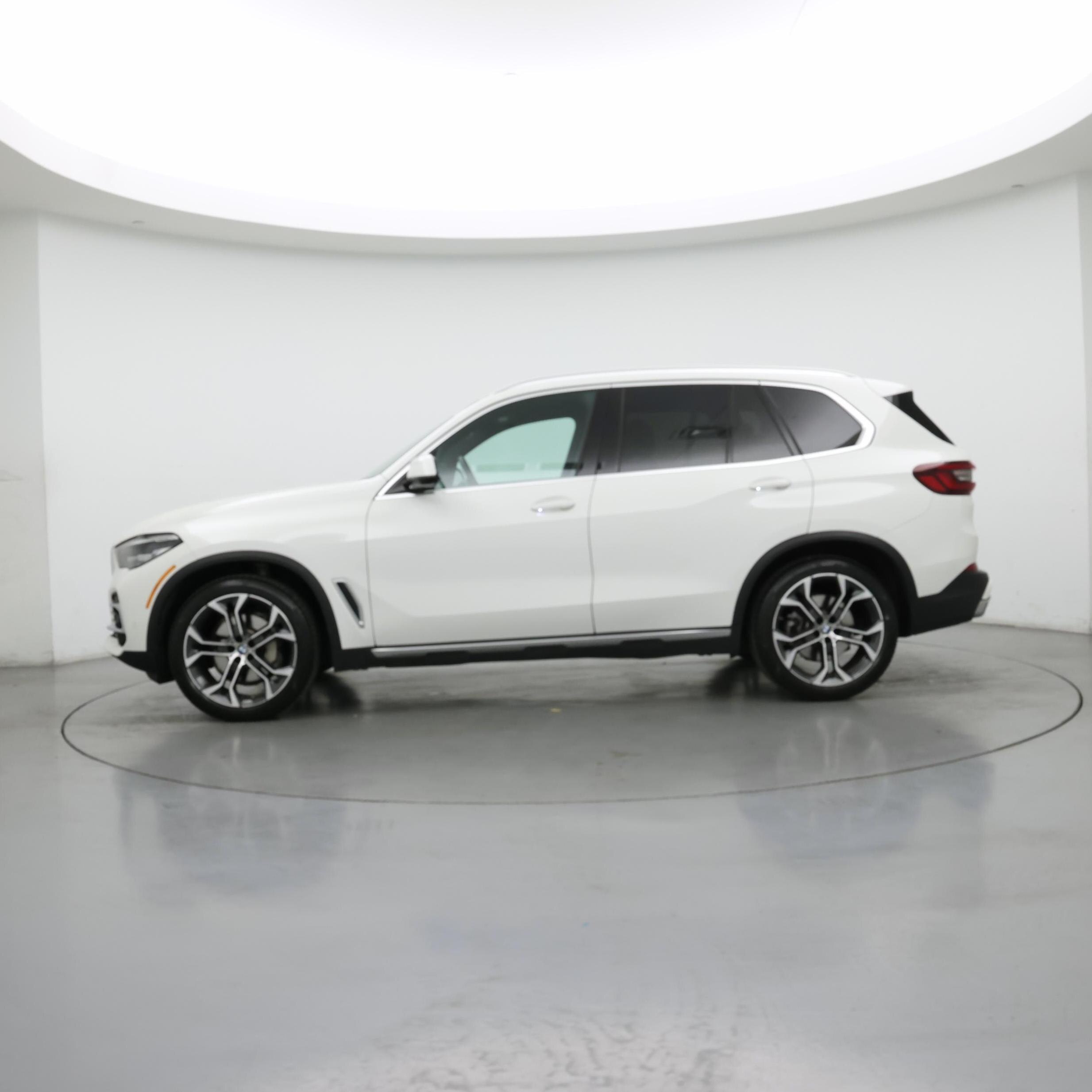 Thumbnail: 2023 BMW X5 - 3